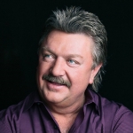 JasonAldean, Brad Paisley, Keith Urban and More Pay Tribute to Joe Diffie