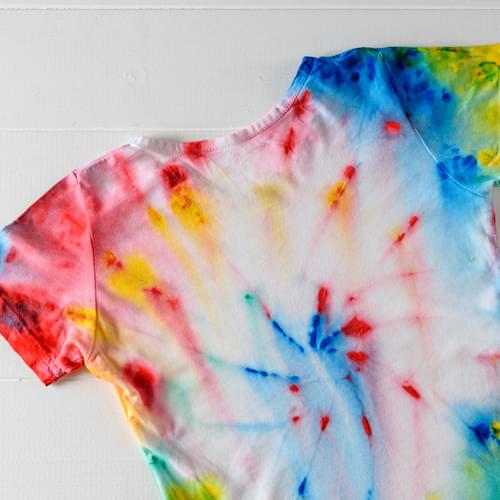 Here’s How to Make Your Own Tie-Dye With Red Wine