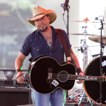 Jason Aldean Joins Aspiring Country Artist for Surprise Duet of Miranda Lambert’s “Tin Man”