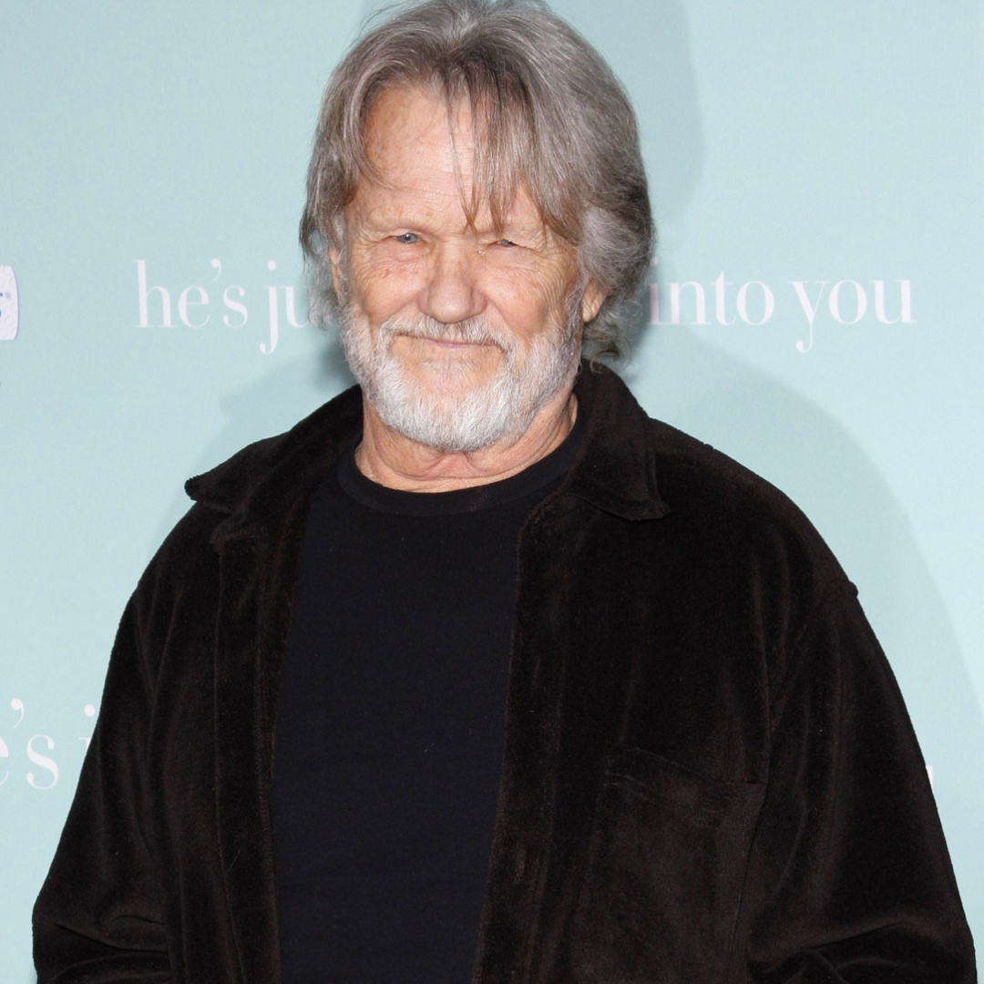 Country Music Mourns the Loss of Kris Kristofferson: “Thank You For Being a Beacon of Light”