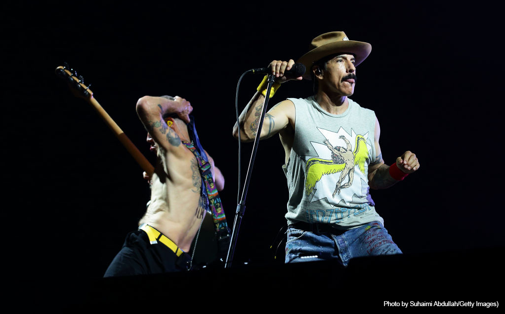 Red Hot Chili Peppers Pay Tribute to Ric Ocasek in Singapore