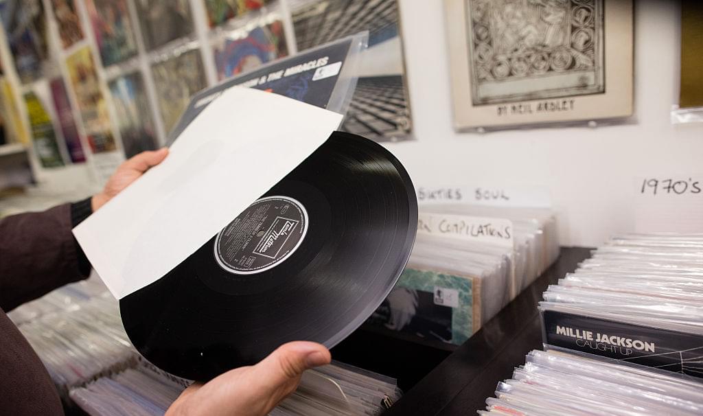 Vinyl Records to Surpass CD Sales