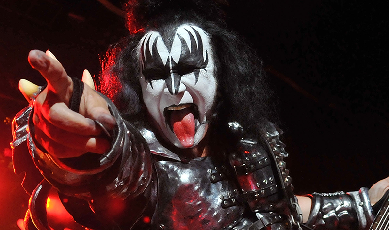 Gene Simmons: “Assume Everybody Out There is a Zombie”