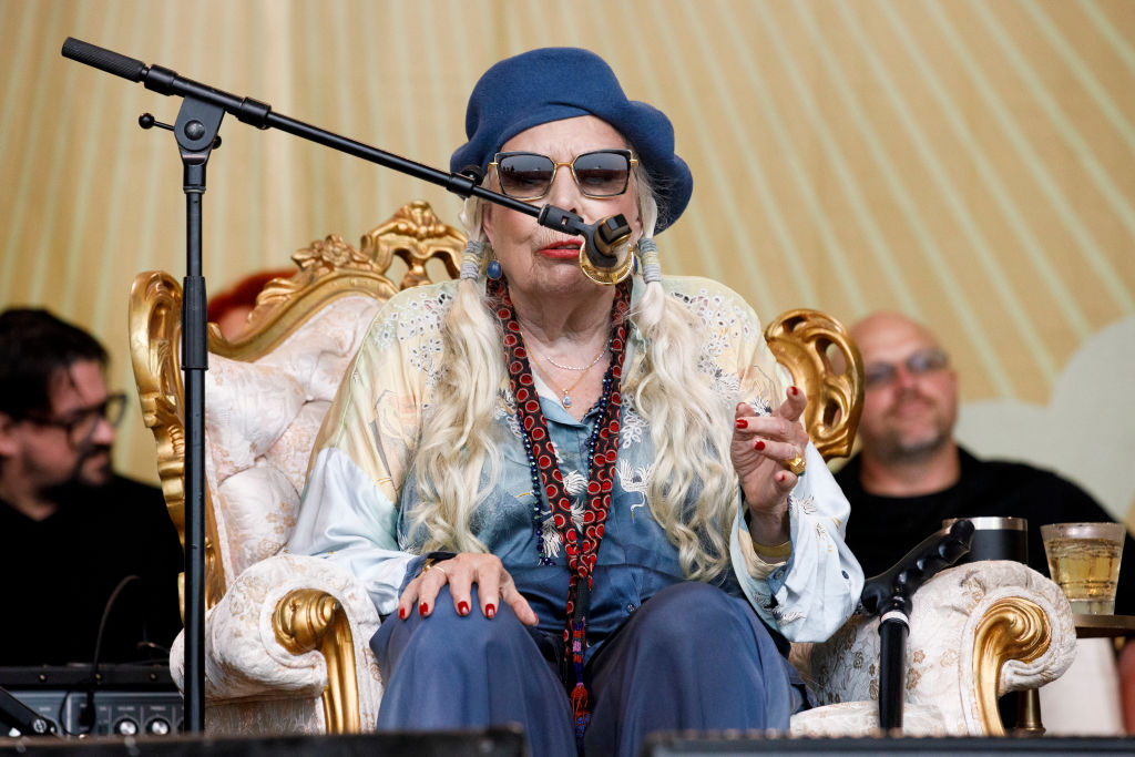 Joni Mitchell Performs In Public For First Time Since 2013 At Newport Folk Festival