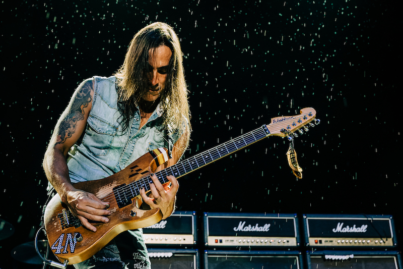 Nuno Bettencourt from Extreme on Whiplash!