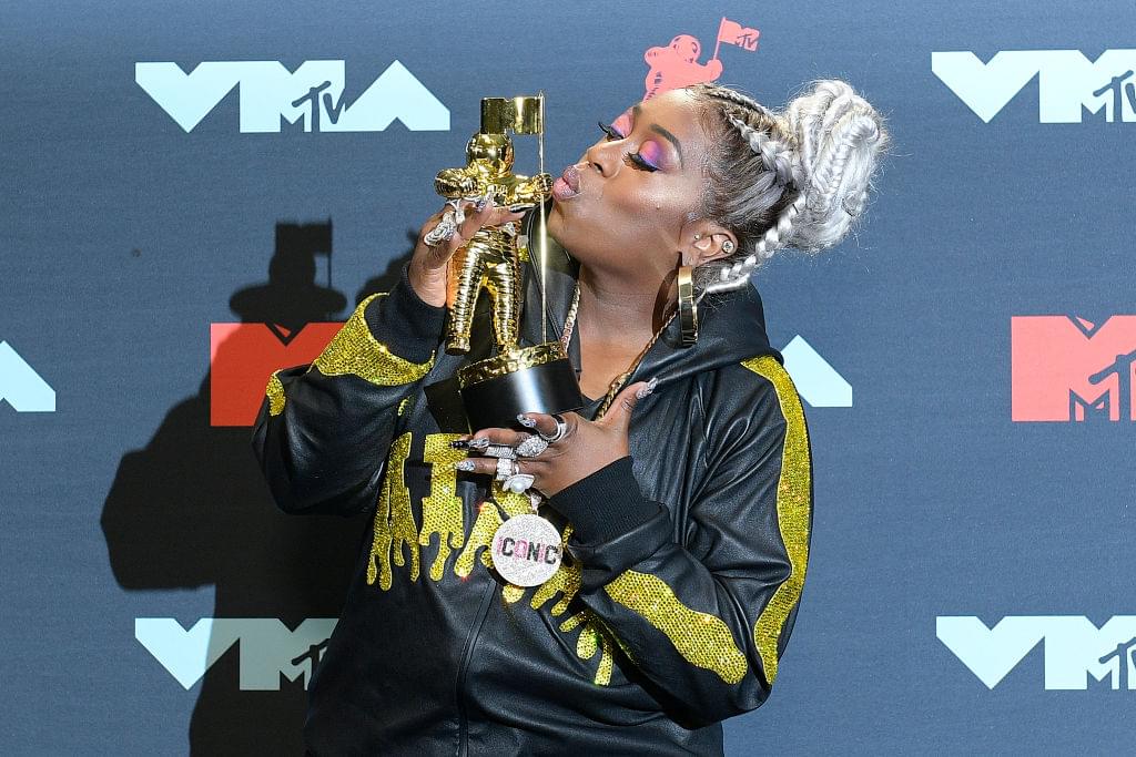 Missy Elliott Receives Video Vanguard + Queen Latifah, Redman + MORE Tribute New Jersey At VMAs