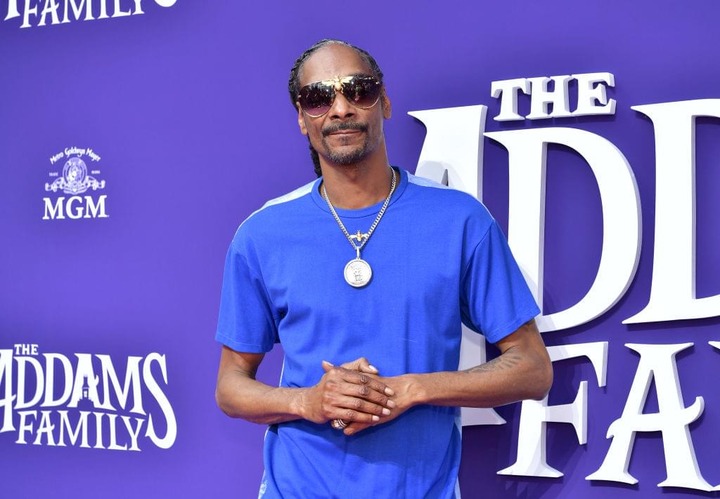 Snoop Dogg Praises His Blunt Roller