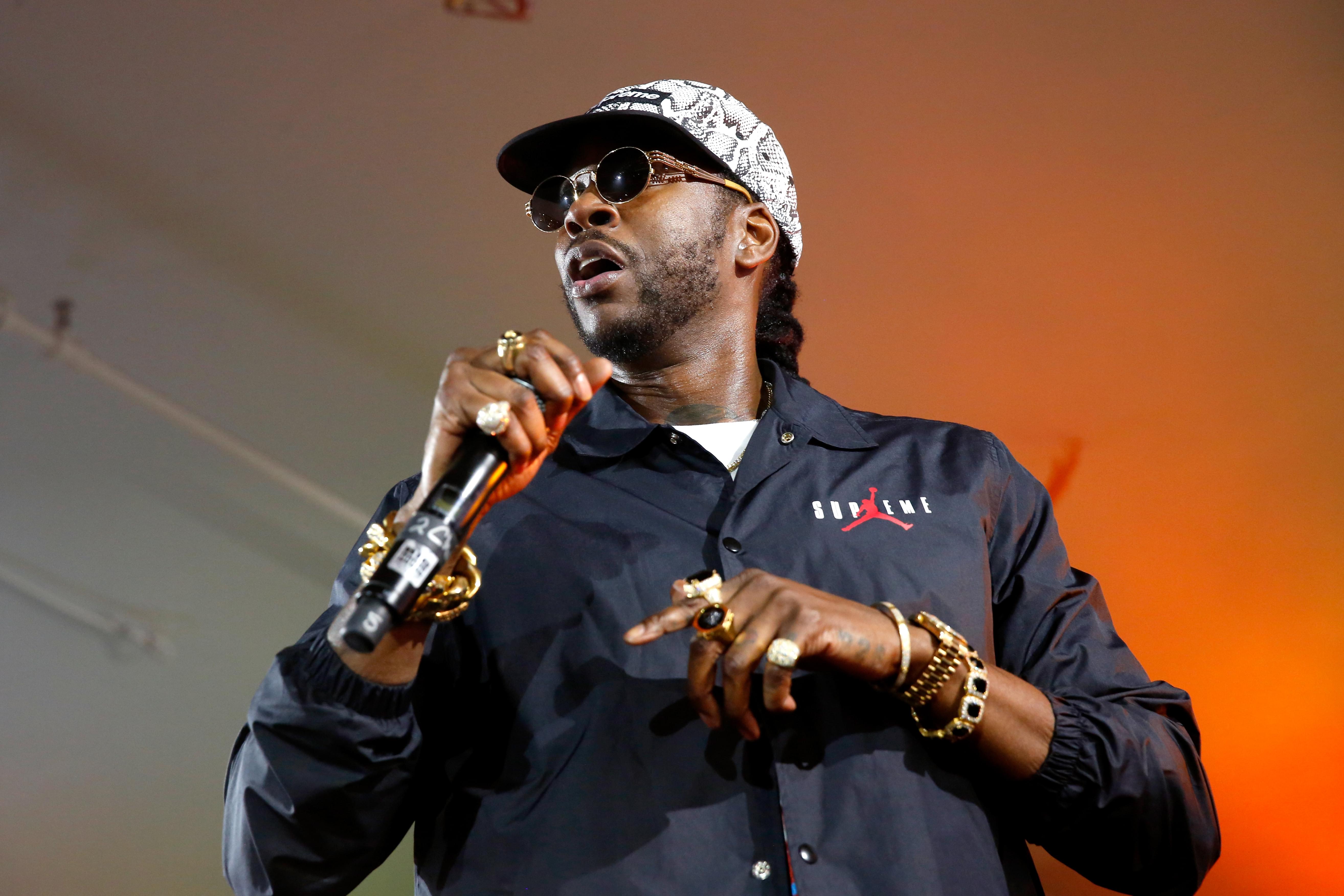 Cali Christmas Artist 2 Chainz Donating In-Style To Veterans