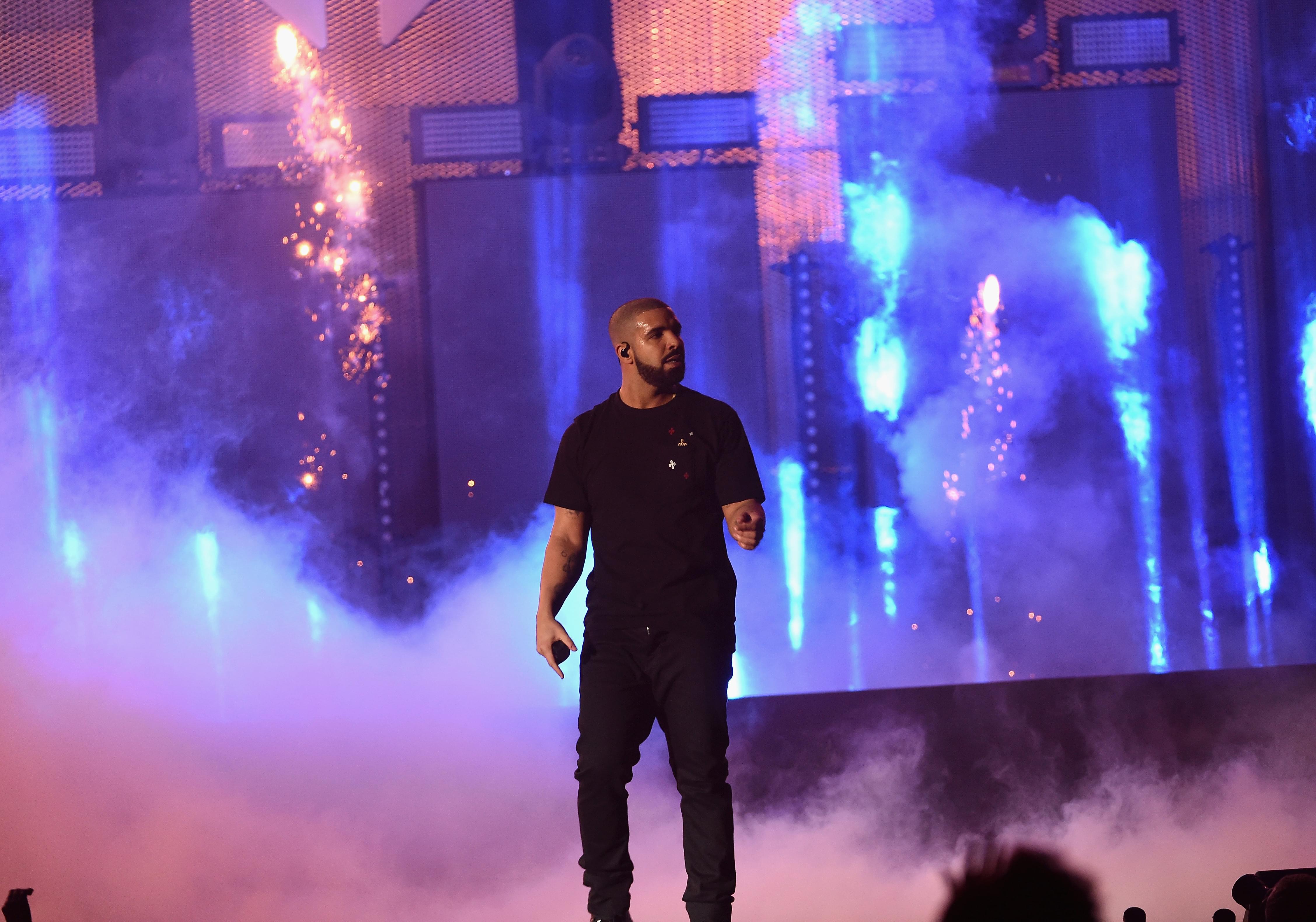 Drake Bought 21 Savage A Bday Ferrari