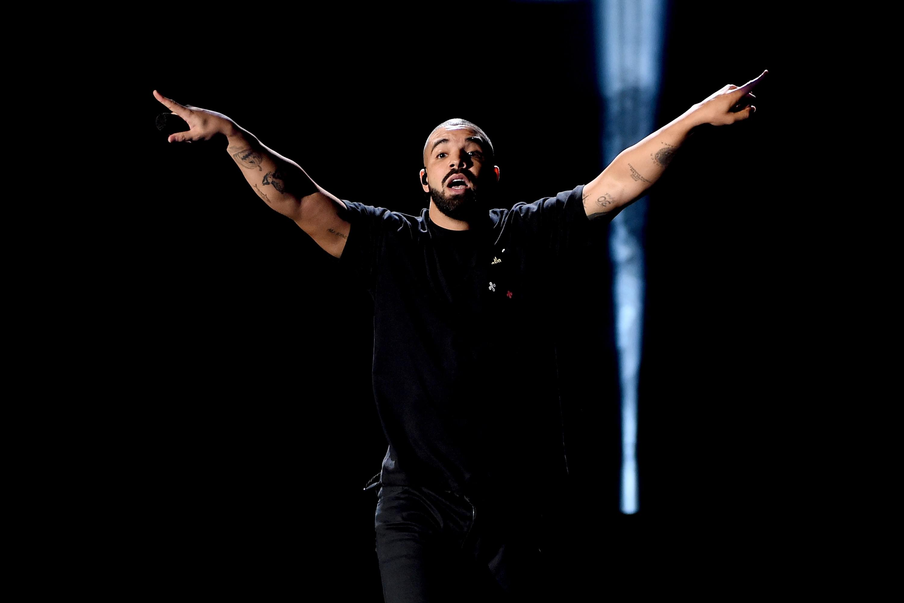 Drake Ranks No. 1 As iTunes Highest Selling Album & Single In 2016