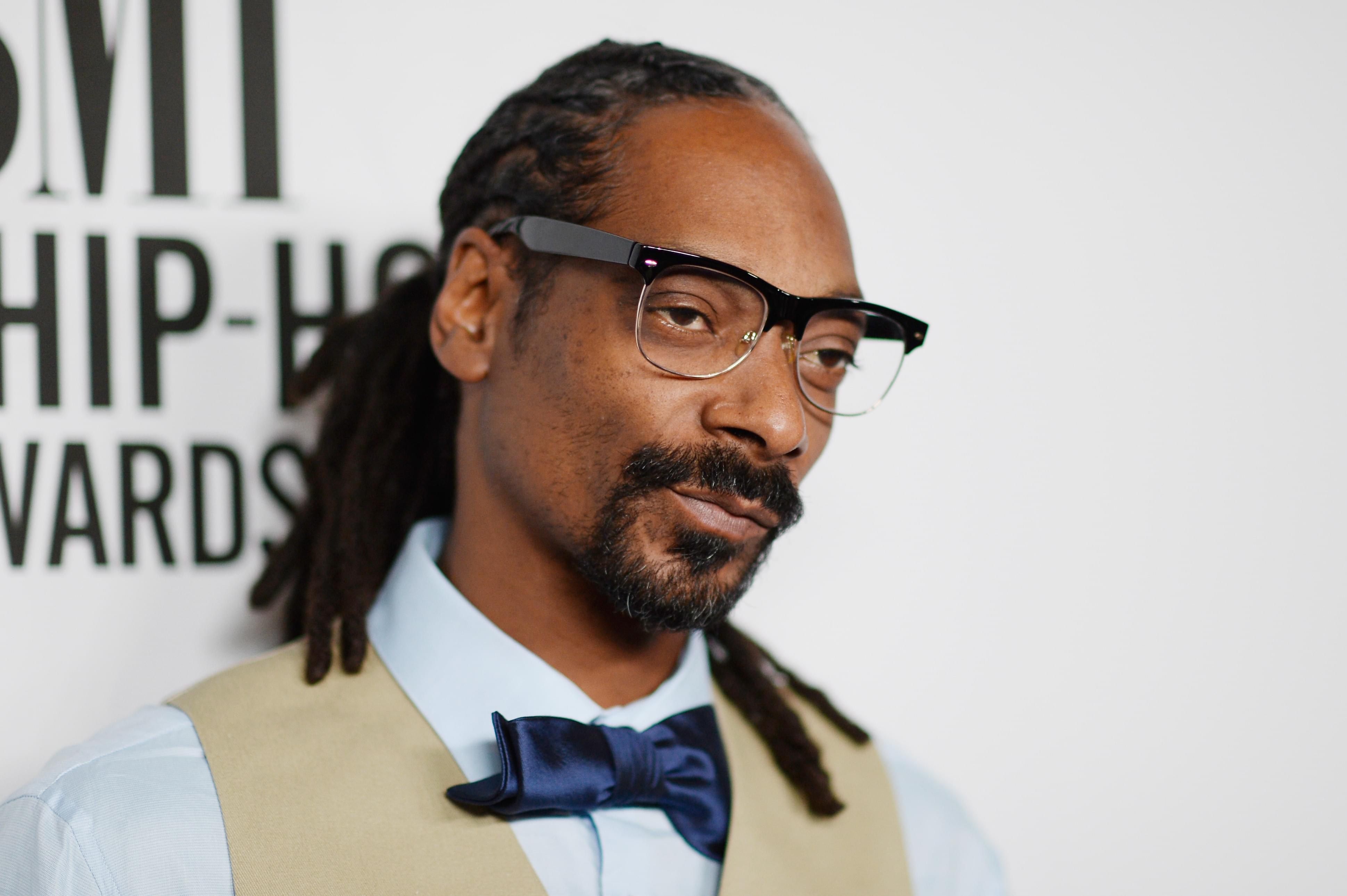 Snoop Dogg Is Coming For The First Rapper To Perform For Trump [WATCH]