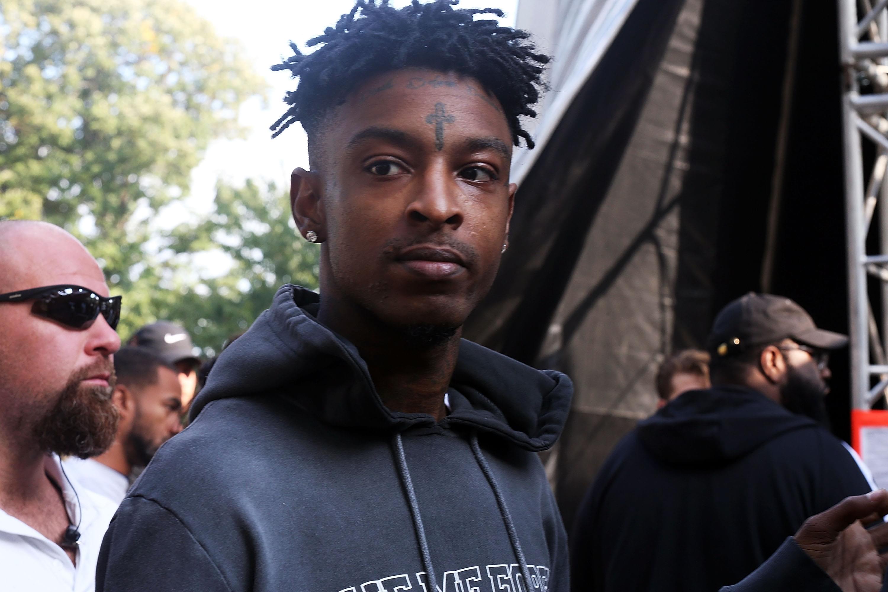 21 Savage Sings His Heart Out To Amber Rose [WATCH]
