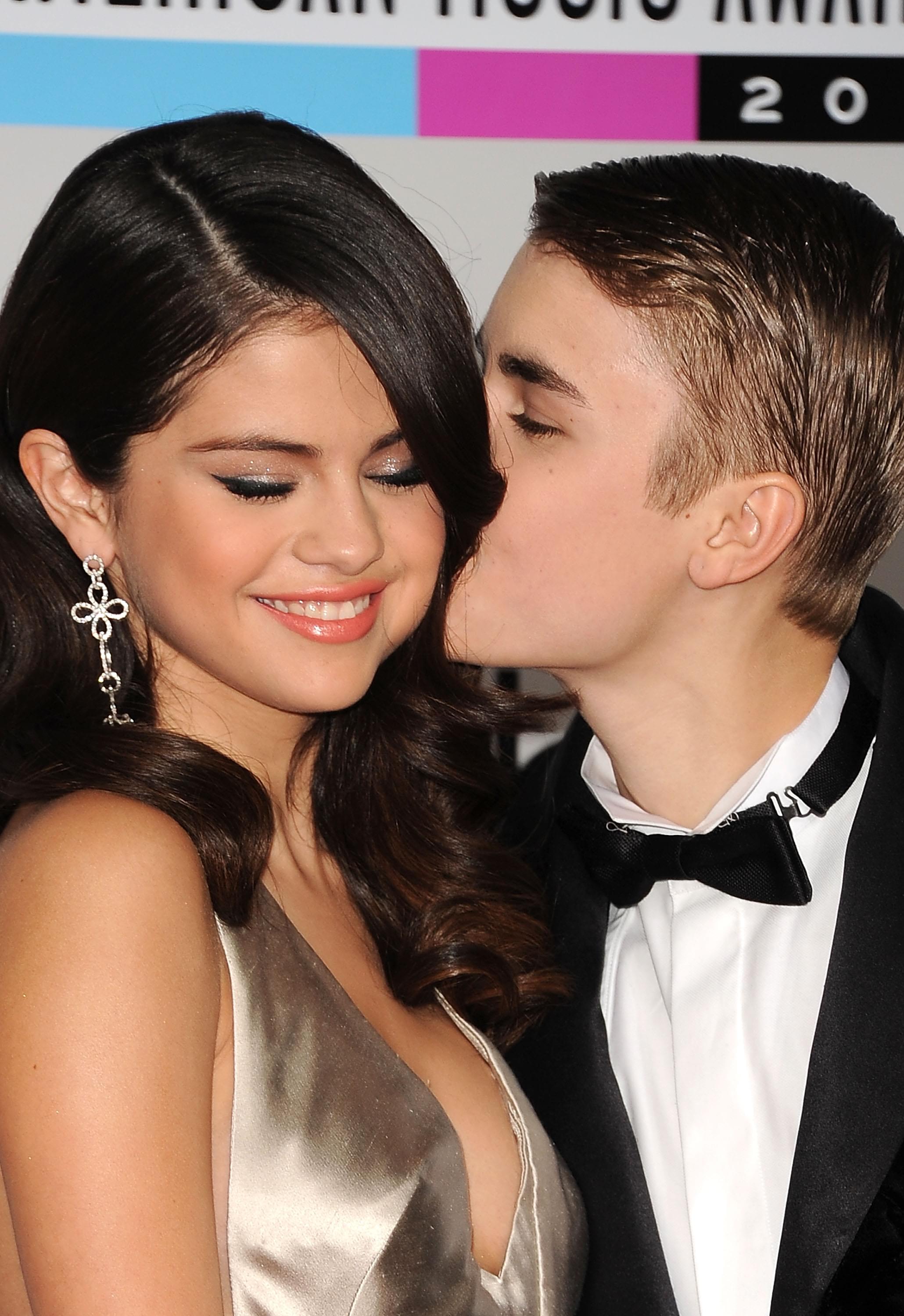 Is Selena Gomez Smoothing Things Over With Justin Bieber?