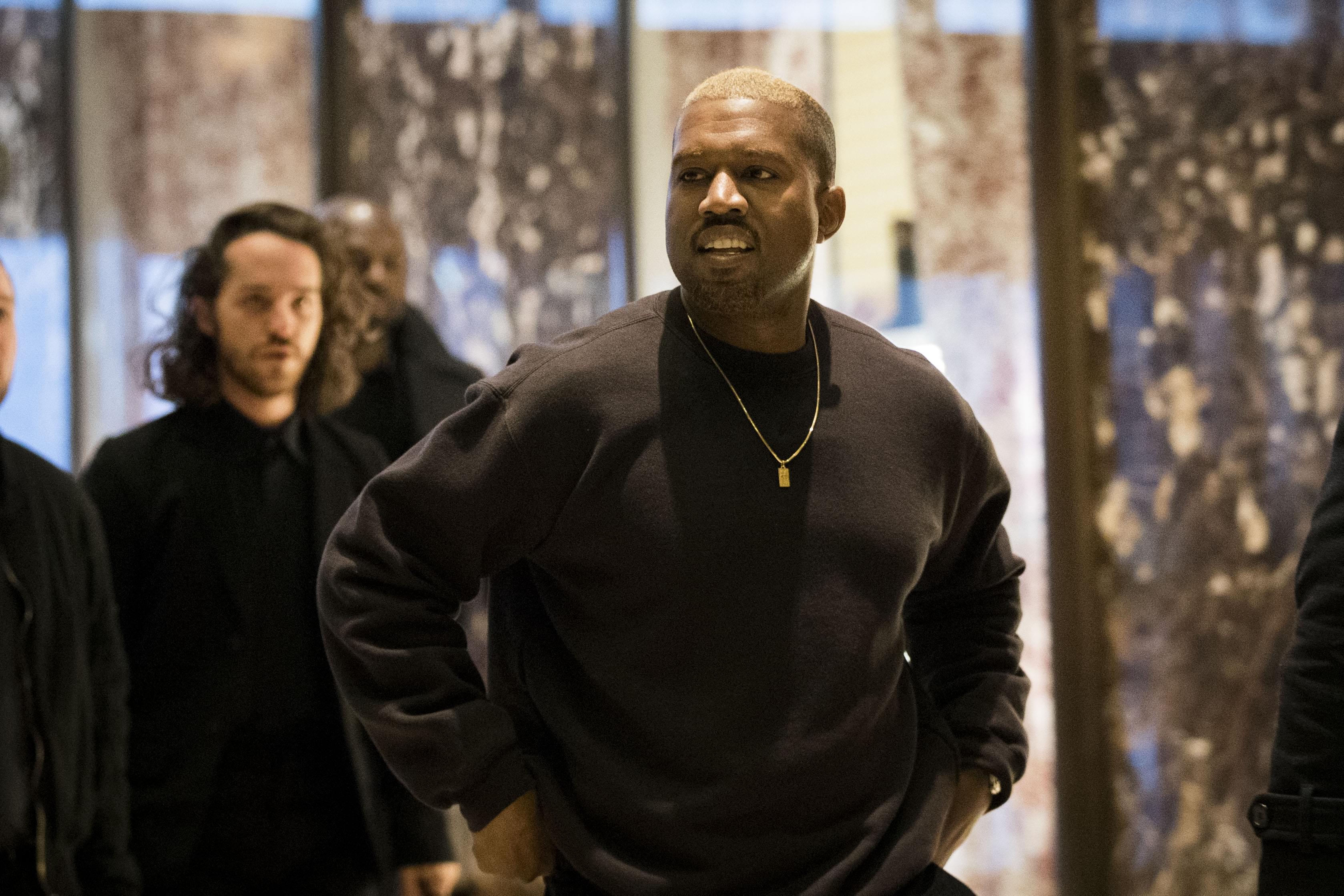 Kanye West Has Heartfelt Convo With Paparazzi