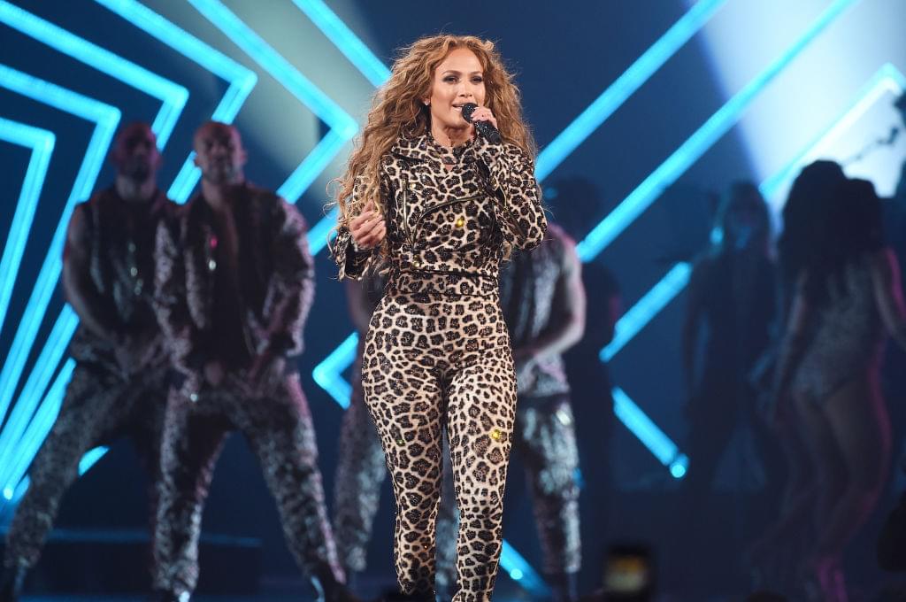 Jennifer Lopez Debuts New Spanish Music