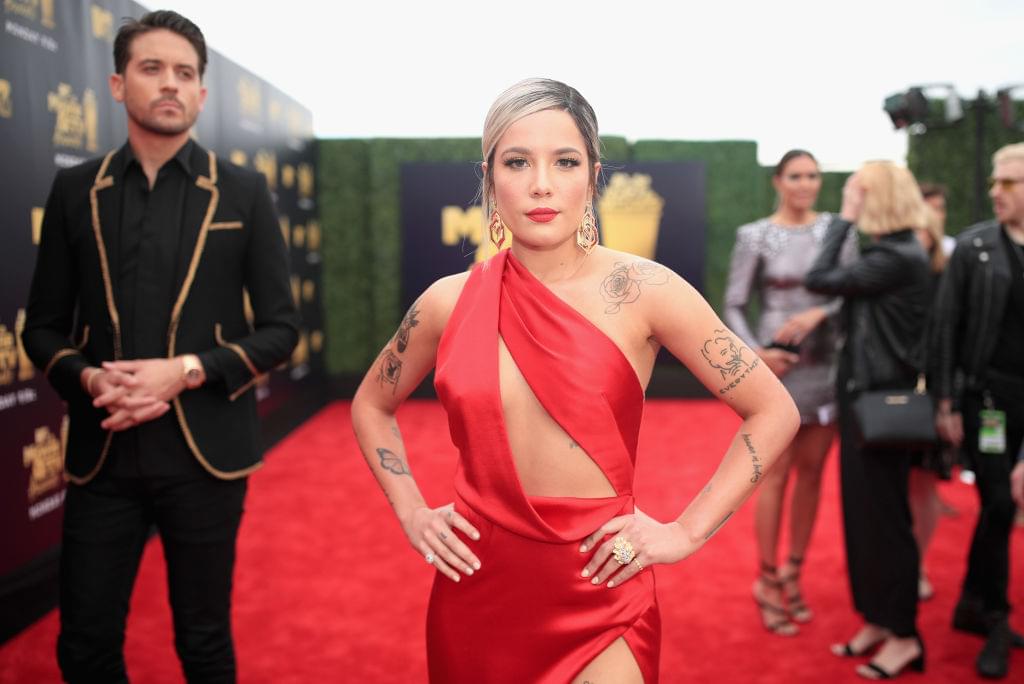 Halsey Breaks Down On Stage After G-Eazy Split