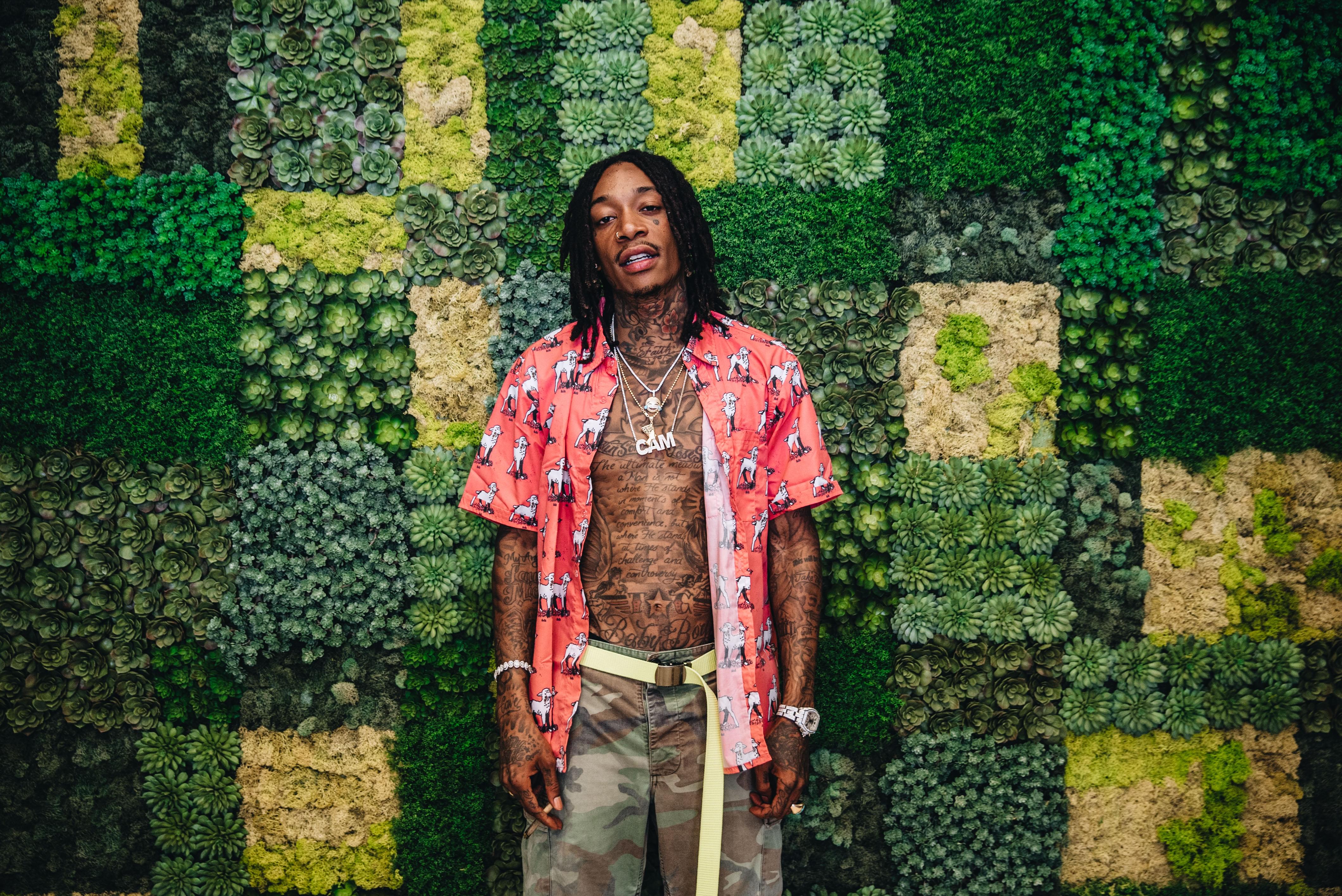 Wiz Khalifa Brings Son Out To Perform “Hunnid Bands” [WATCH]