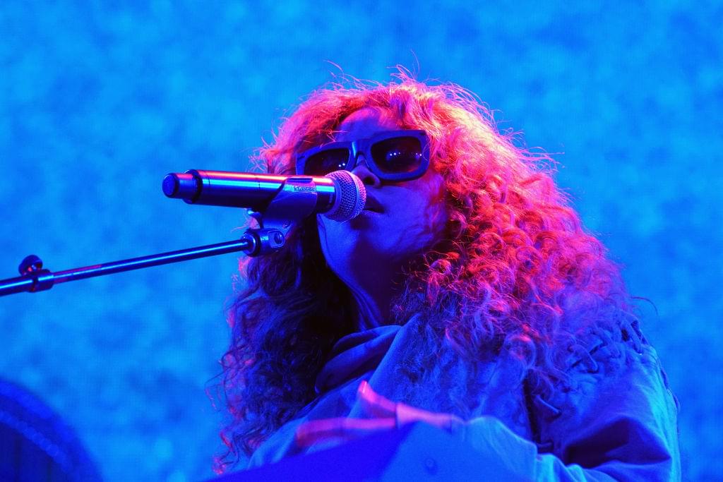 H.E.R. Performs Song “As I Am” on “The Tonight Show”