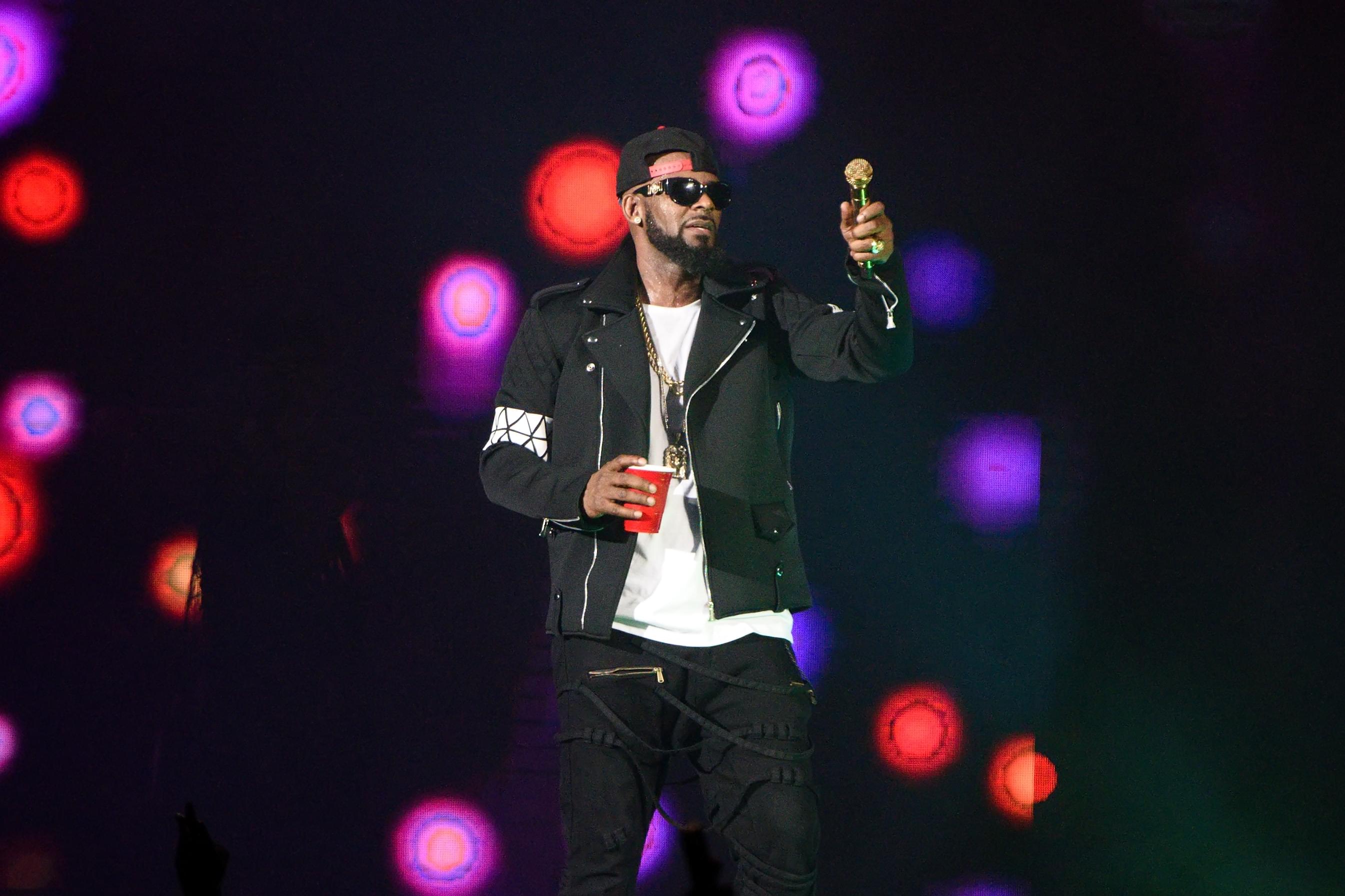 R. Kelly’s Label Puts Music On Hold