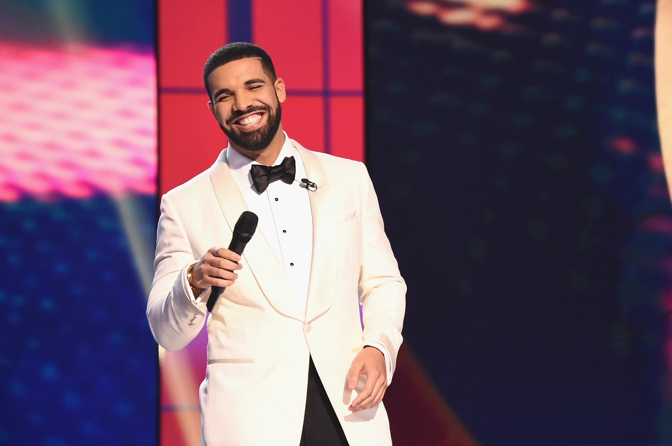 Drake Signs A $10 Million Residency Deal In Vegas!