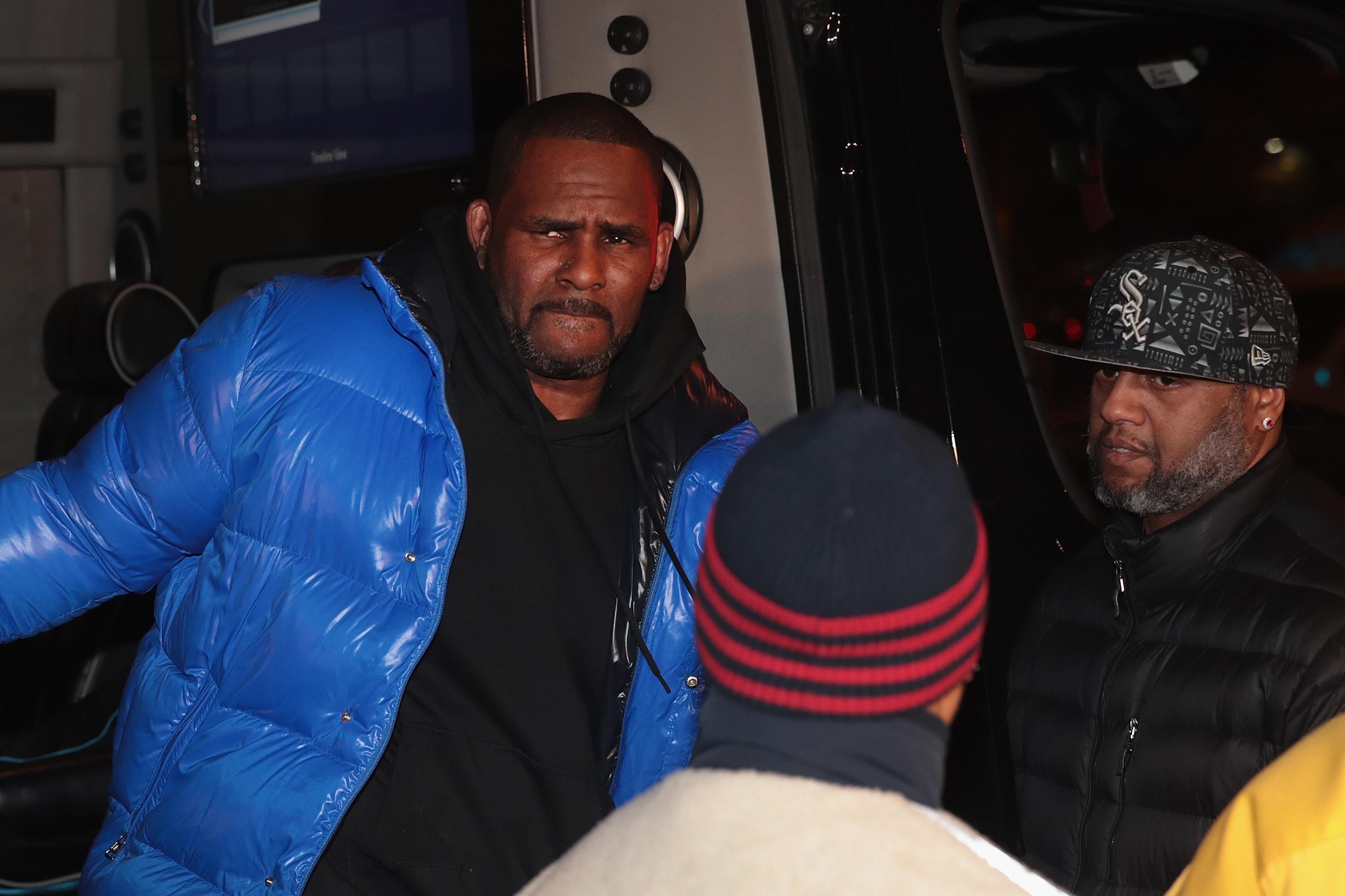 R. Kelly Turns Himself In to Chicago Police Department