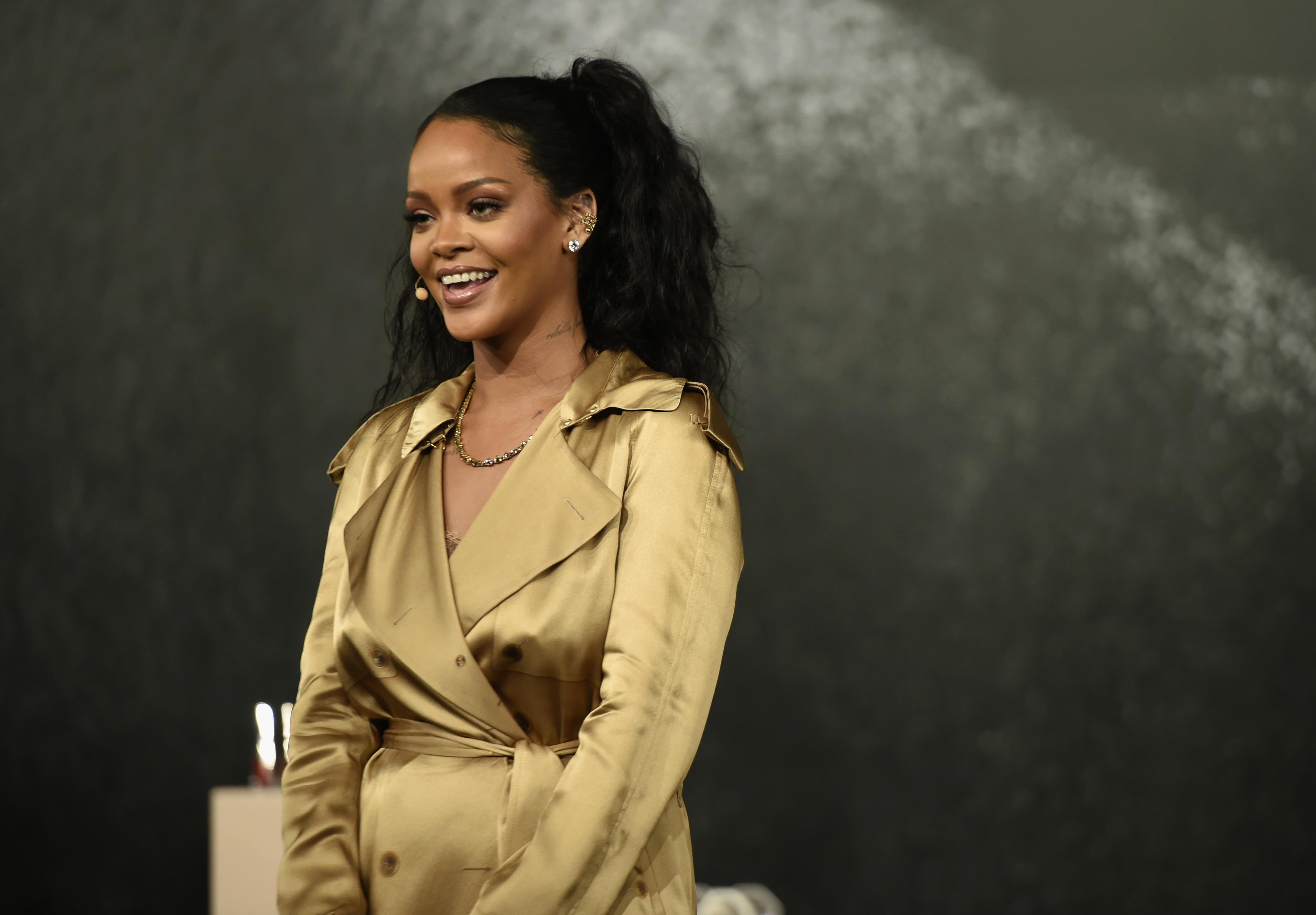 Rihanna Sings “The Boy Is Mine” At Her Fenty Party