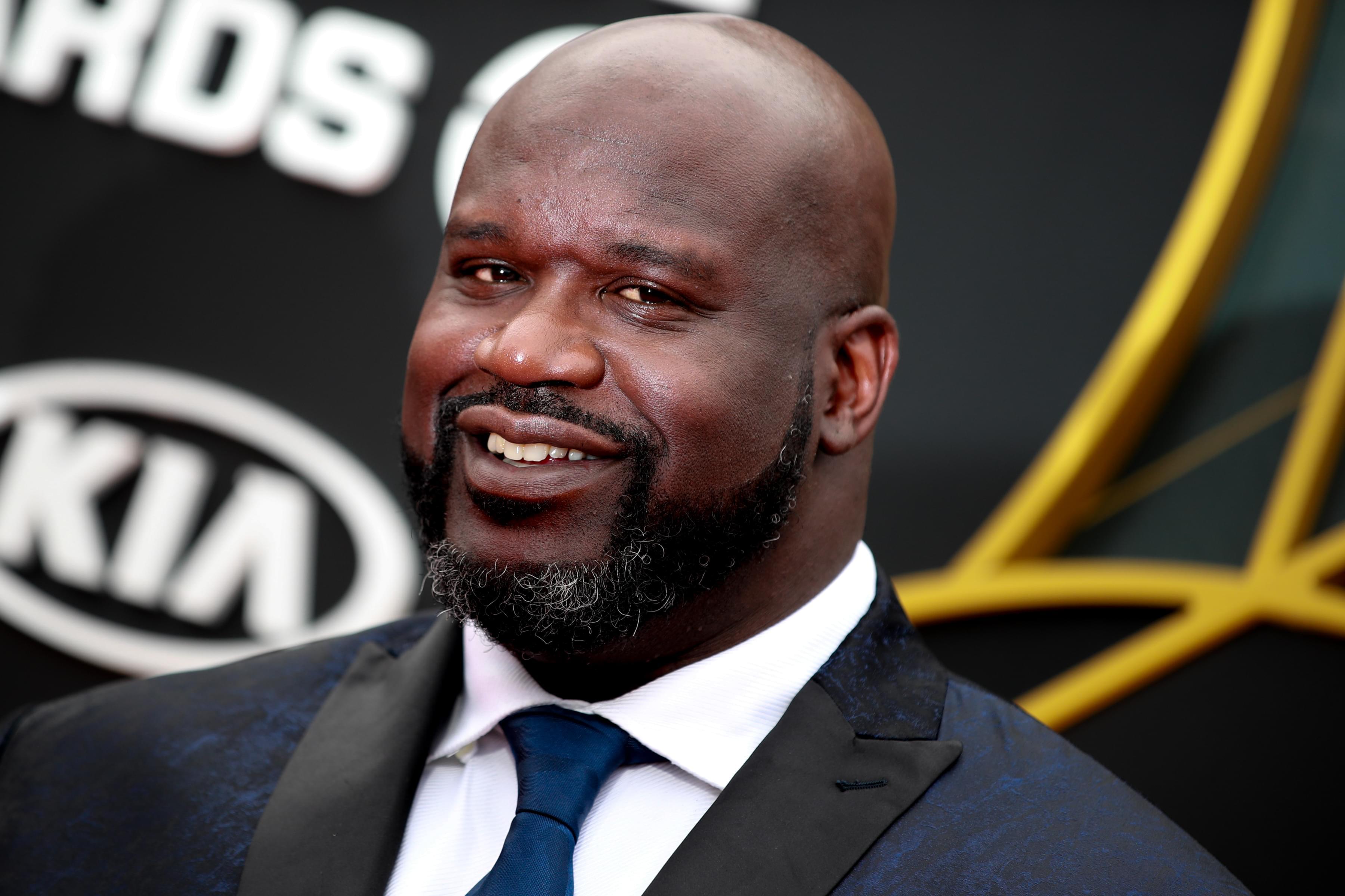 Shaq Hosts NBA Awards