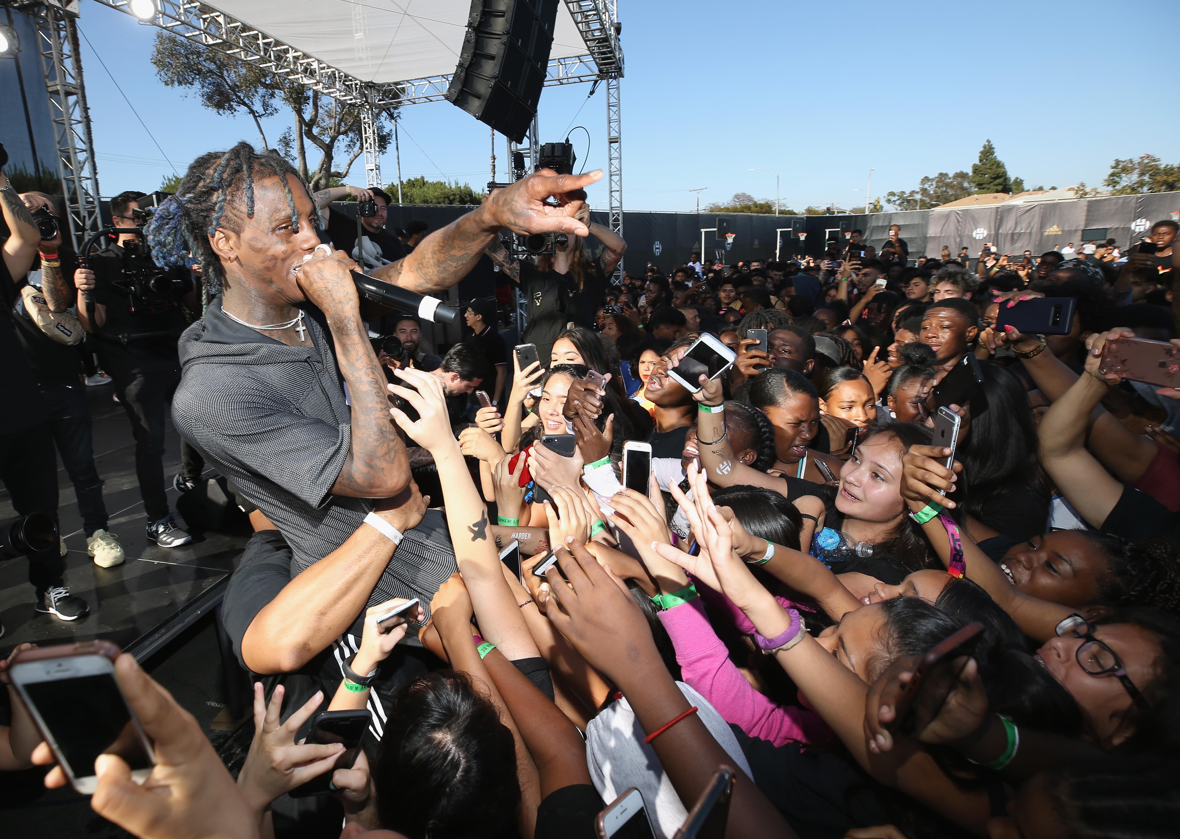 Famous Dex Posts Alarming Photo Of Himself, Has Fans Worried