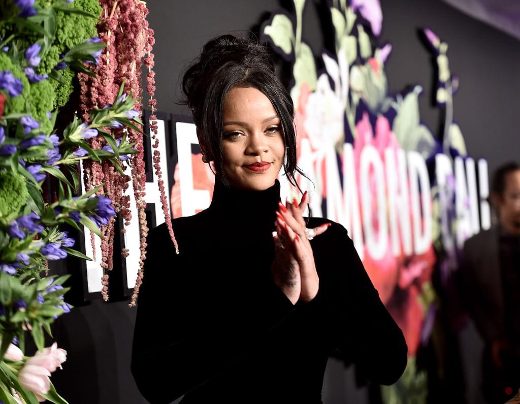 Rihanna Says She’d Be a “Sellout” If She Performed At Super Bowl + Talks Pregnancy Rumors & Donald Trump