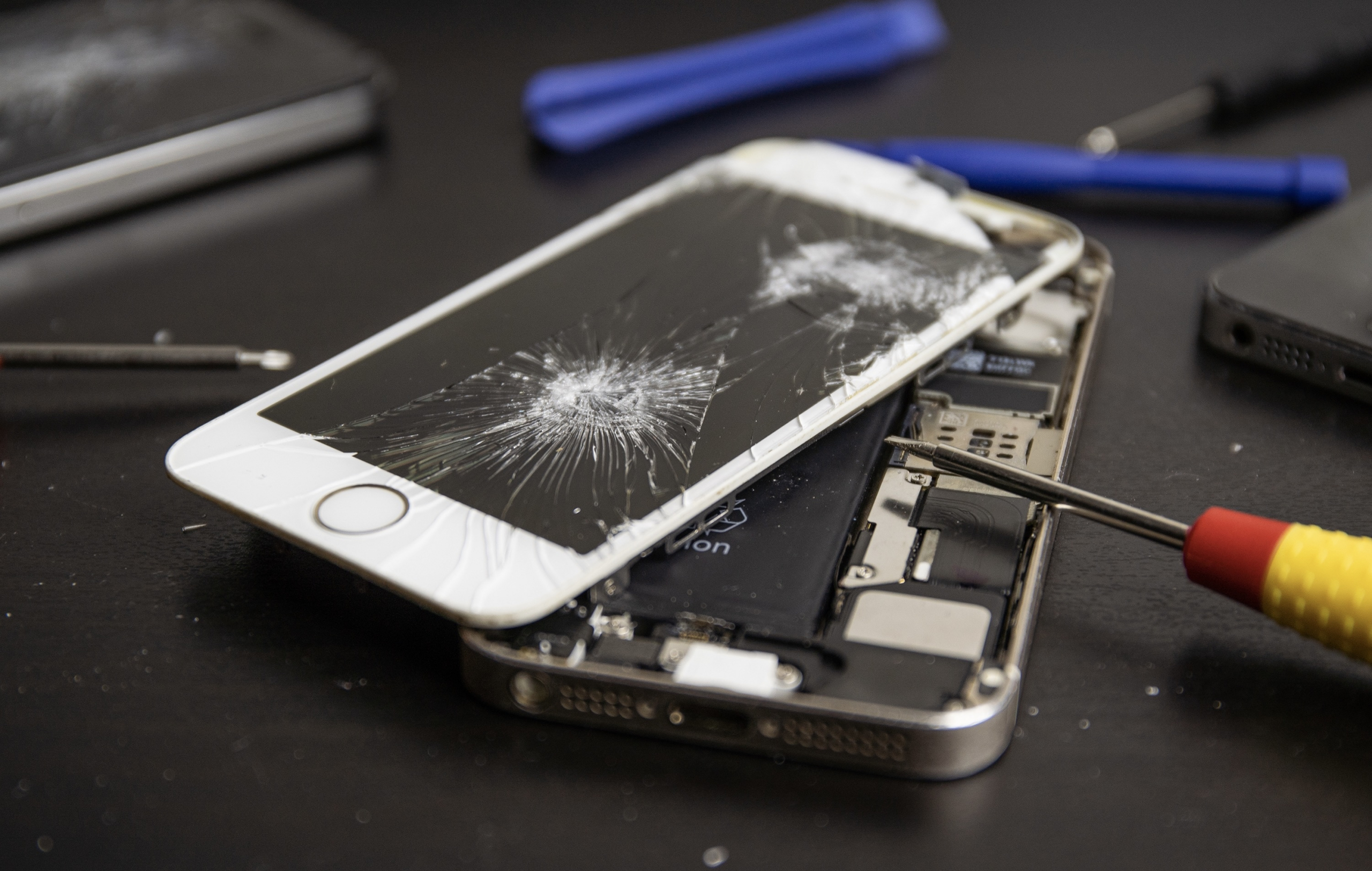 Apple Will Soon Allow Customers To Fix Their Own Devices At Home