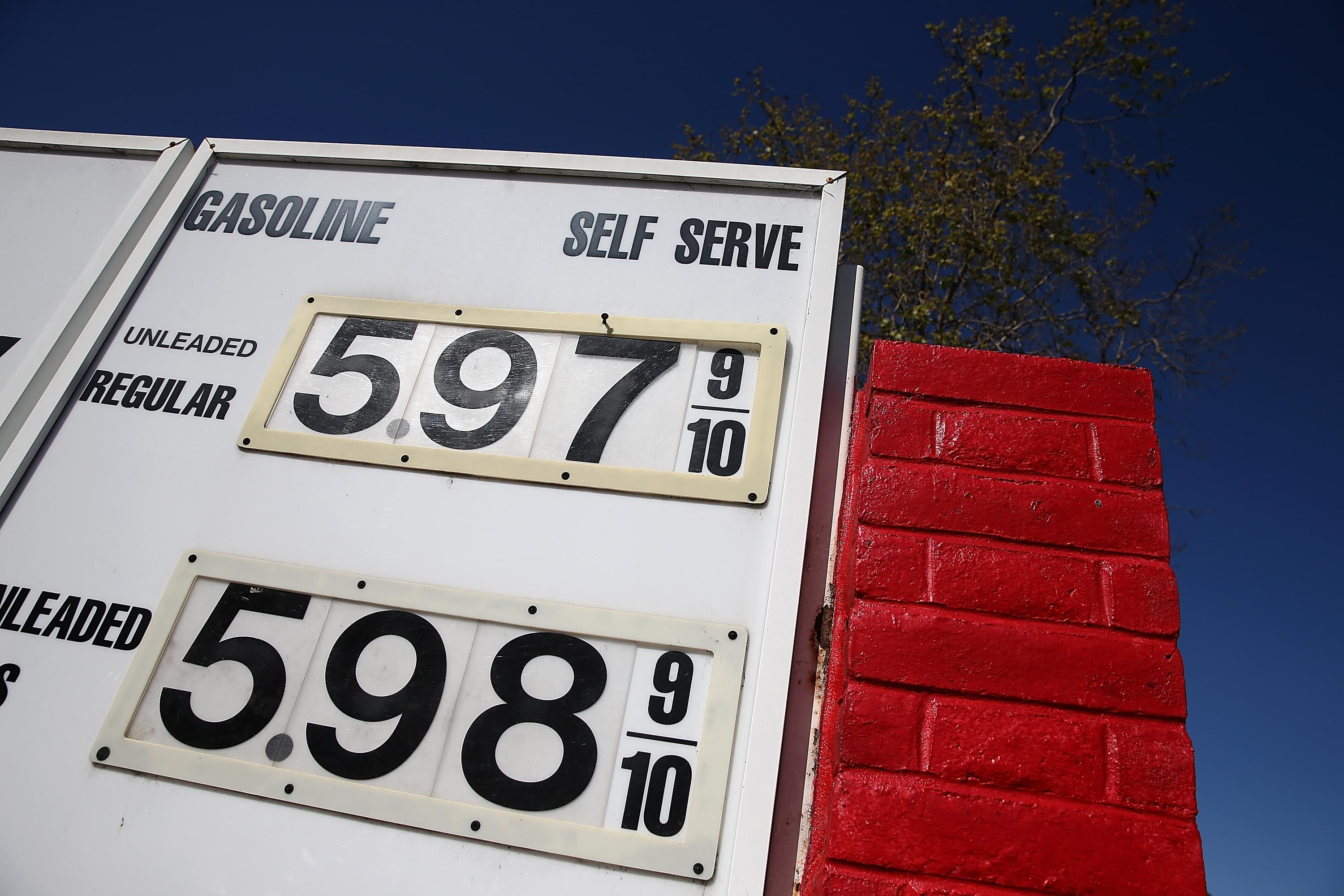 Sube el costo de gasolina en California