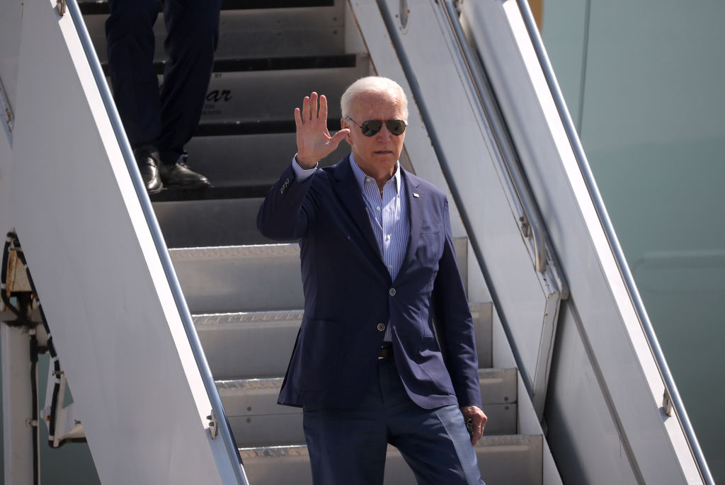 Presidente Biden Llega A Los Angeles
