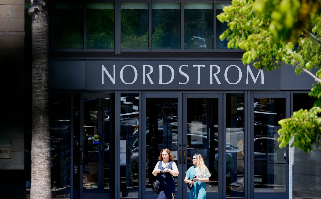 Robo Relámpago en Tienda Nordstrom deja pérdidas de entre $60,000 y $100,00 dólares