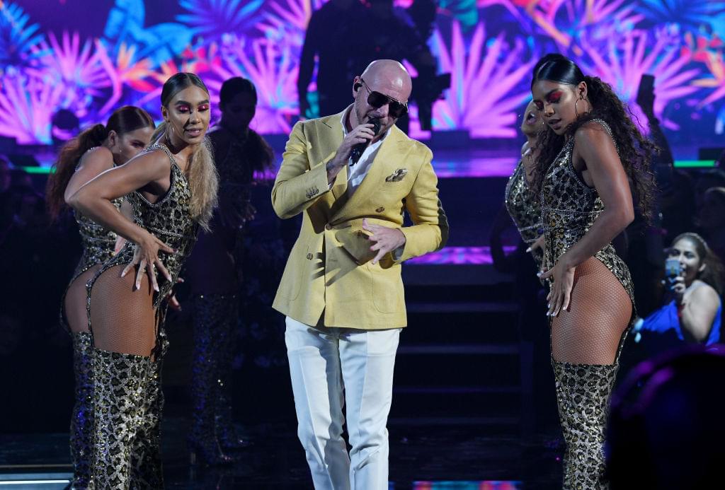 Guess who?! Dancing John Travolta en el Nuevo Video de Pitbull