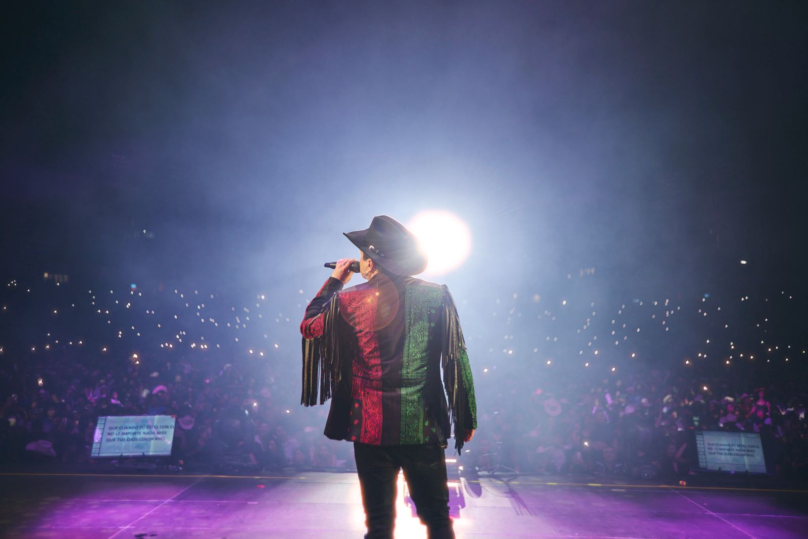 JULIÓN ÁLVAREZ CIERRA CON GRAN ÉXITO SU PRIMERA GIRA POR CENTROAMÉRICA Y CONTINÚA POR MÉXICO