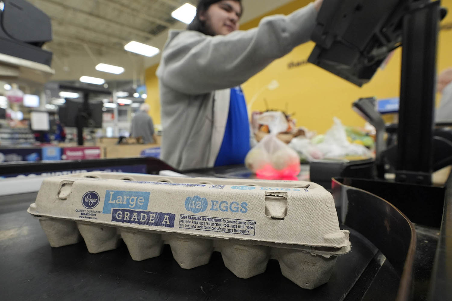 US egg prices fall for the first time in months but remain near record highs