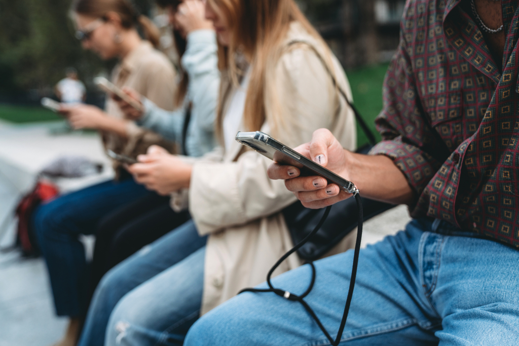 Twisting the truth: study finds fake news often rides on real headlines