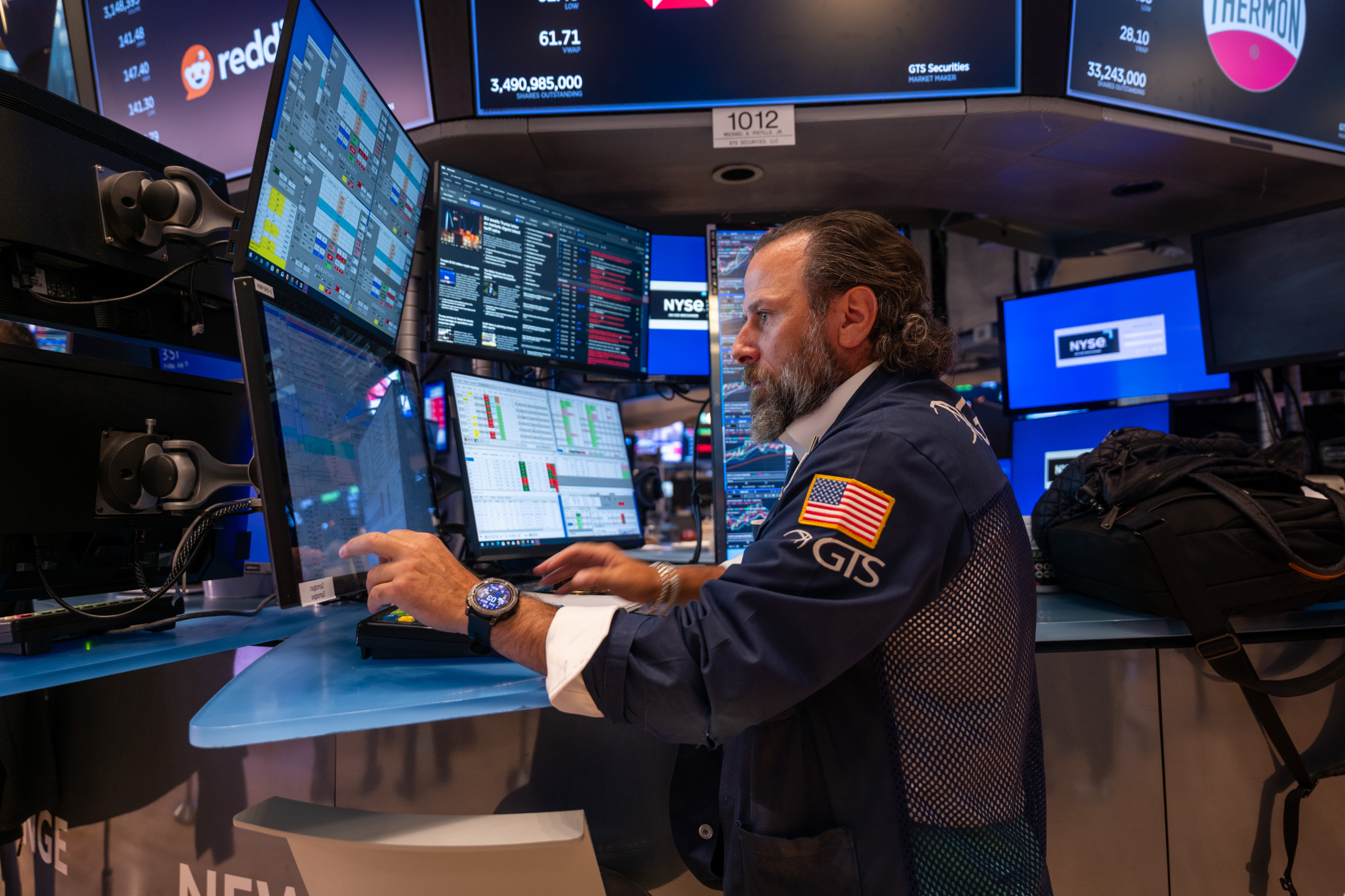 Wall Street hangs near its record as PepsiCo and United Airlines fly and health care stocks sink