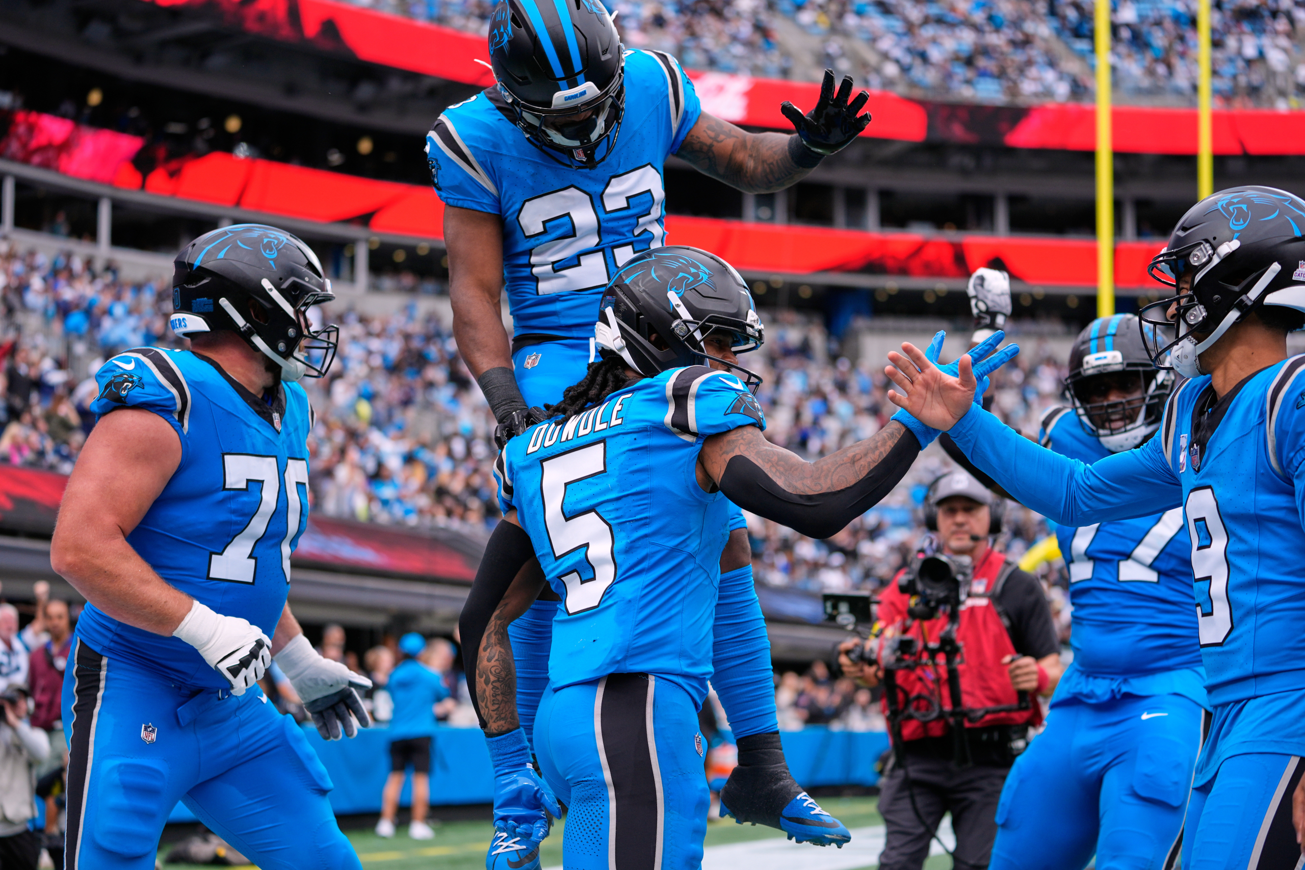 Dowdle has 239 yards from scrimmage vs. former team as Panthers beat Cowboys on FG as time expires