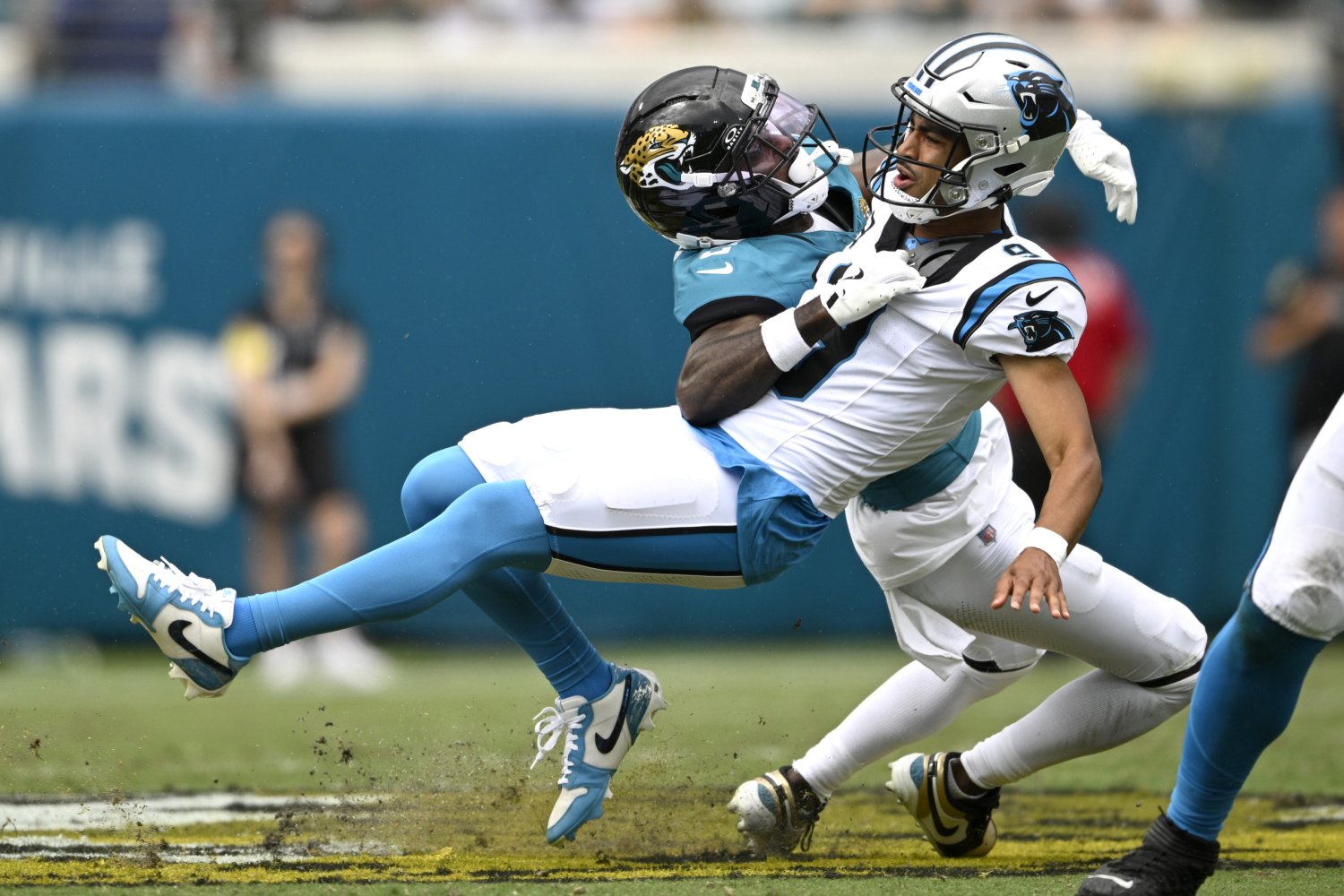 Lawrence and Etienne deliver as Jaguars open new regime with a 26-10 victory over the Panthers