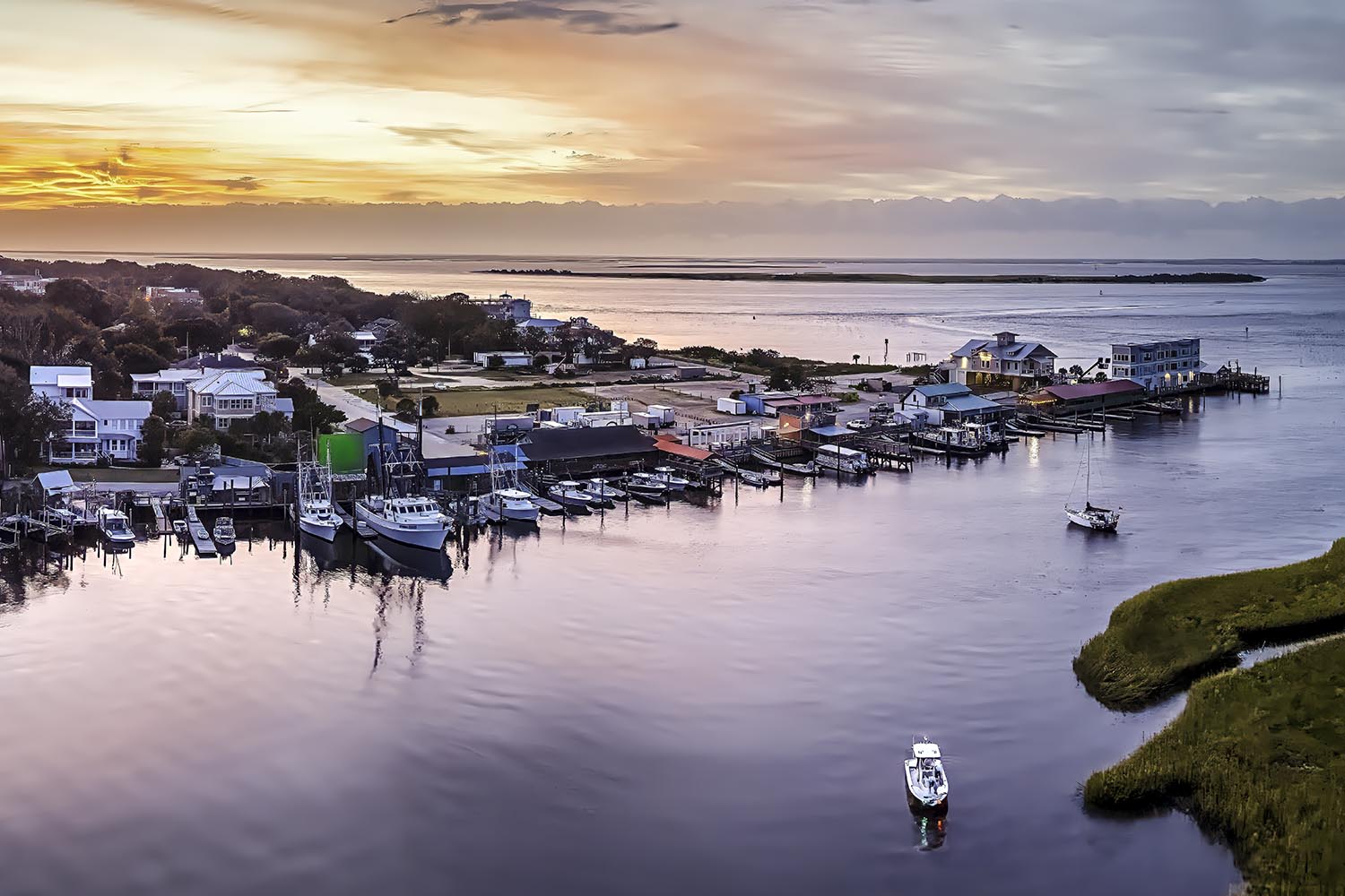3 killed and 8 injured in North Carolina waterfront bar shooting