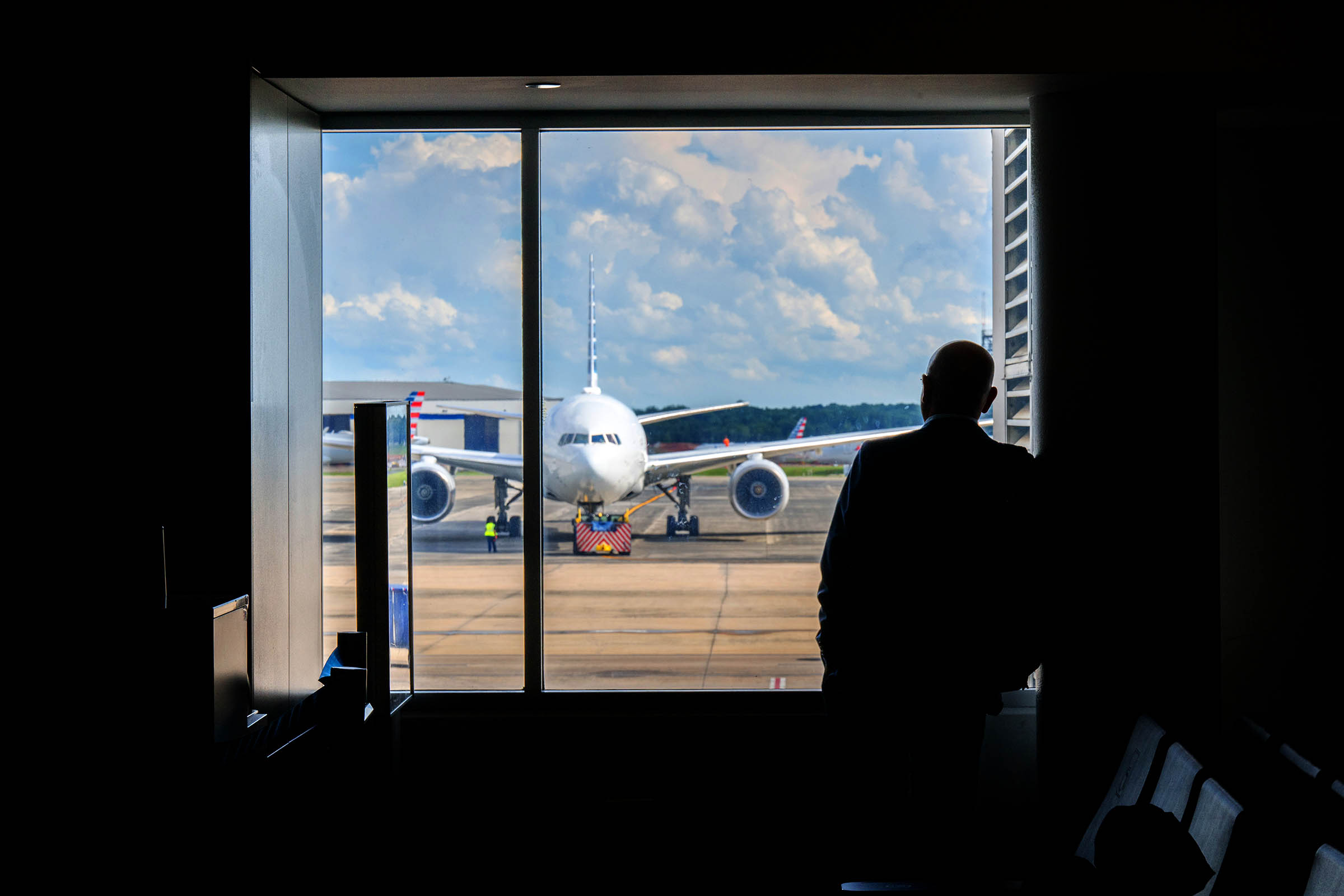 Suspected stowaway is found dead in plane’s landing gear at a North Carolina airport