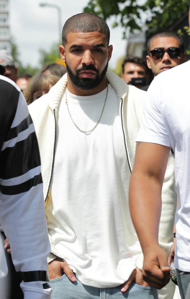 Drake  Brings Meek Mill on Stage! The Beef is Squashed! [Video and Photo]
