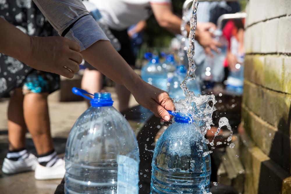 Newark Residents Protest Lead Contaminated Water Outside the VMAs