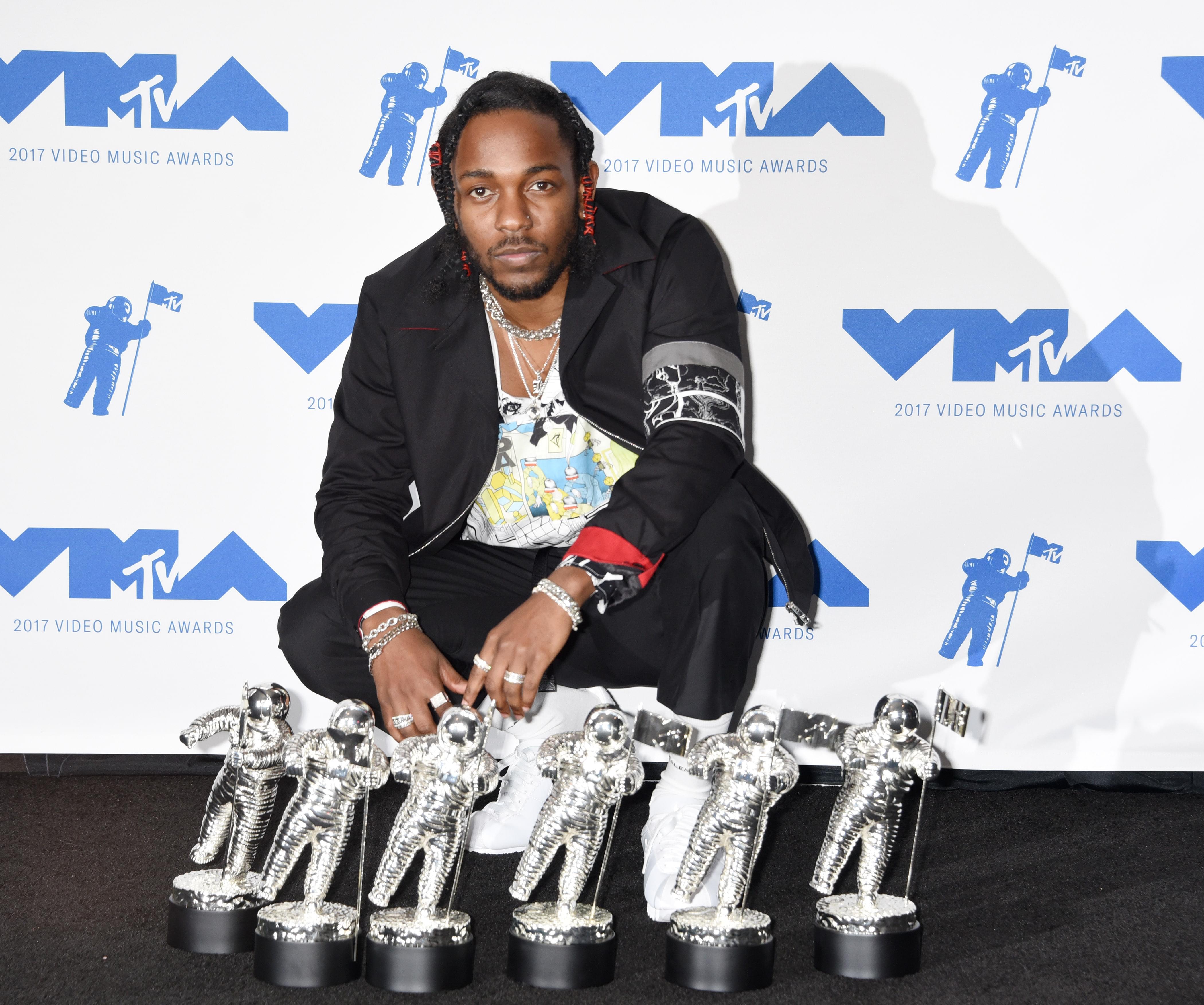 Kendrick Lamar Signs a New Deal!