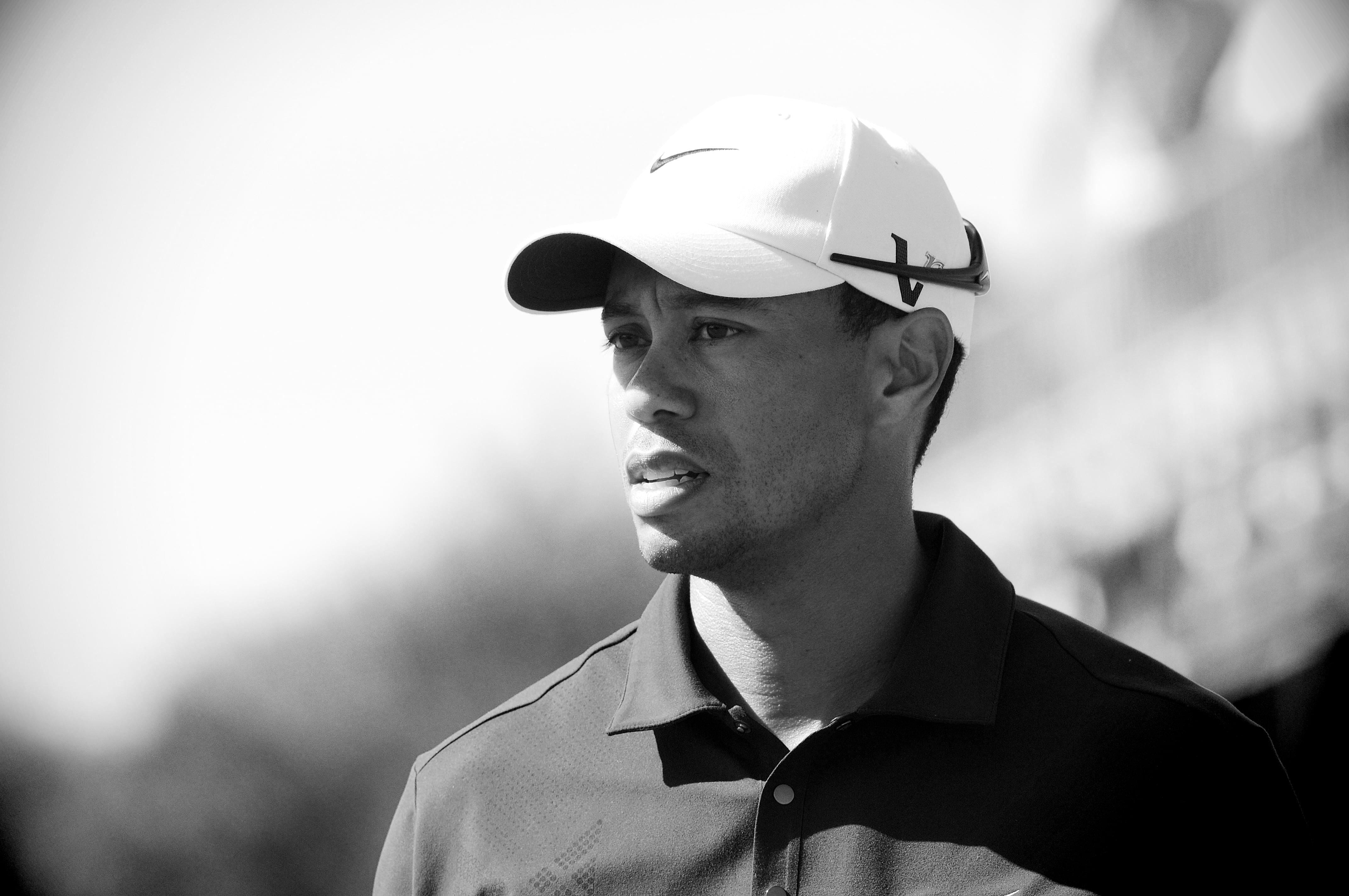 Tiger Woods suffers Injuries in Car Crash