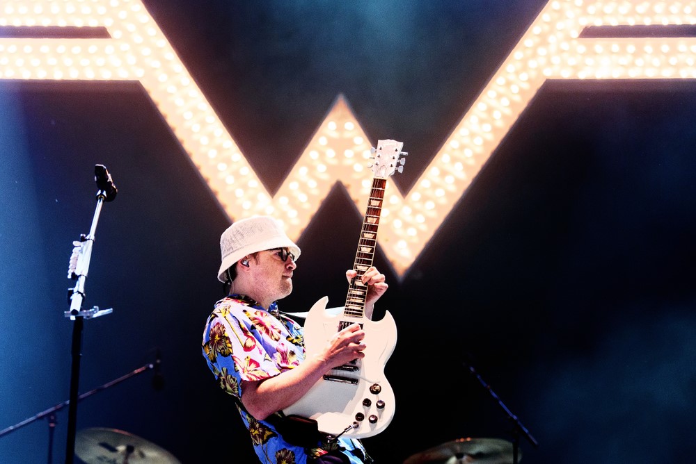 Weezer Does Their Take on Metallica’s ‘Enter Sandman’ For The Metallica Blacklist