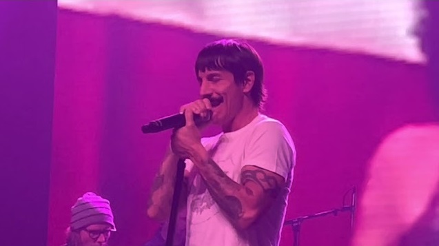 Watch RHCP’s Anthony Kiedis & Dave Navarro Reunite To Cover Lou Reed’s “Walk On The Wild Side” In Los Angeles