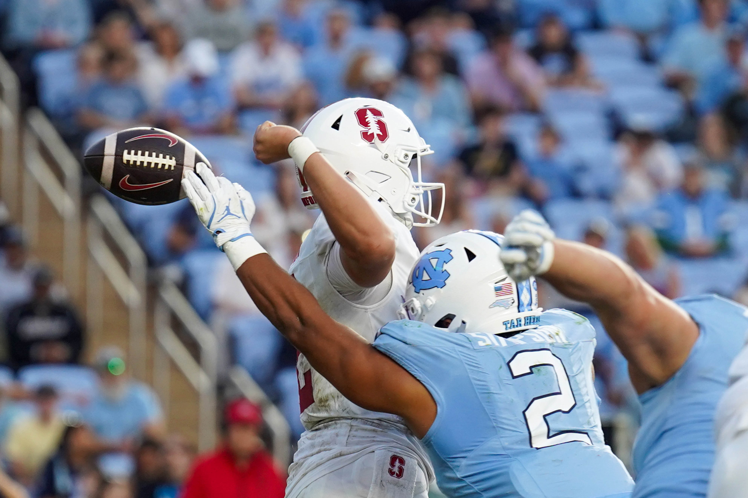 Lopez throws 2 TD passes, North Carolina beats Stanford 20-15