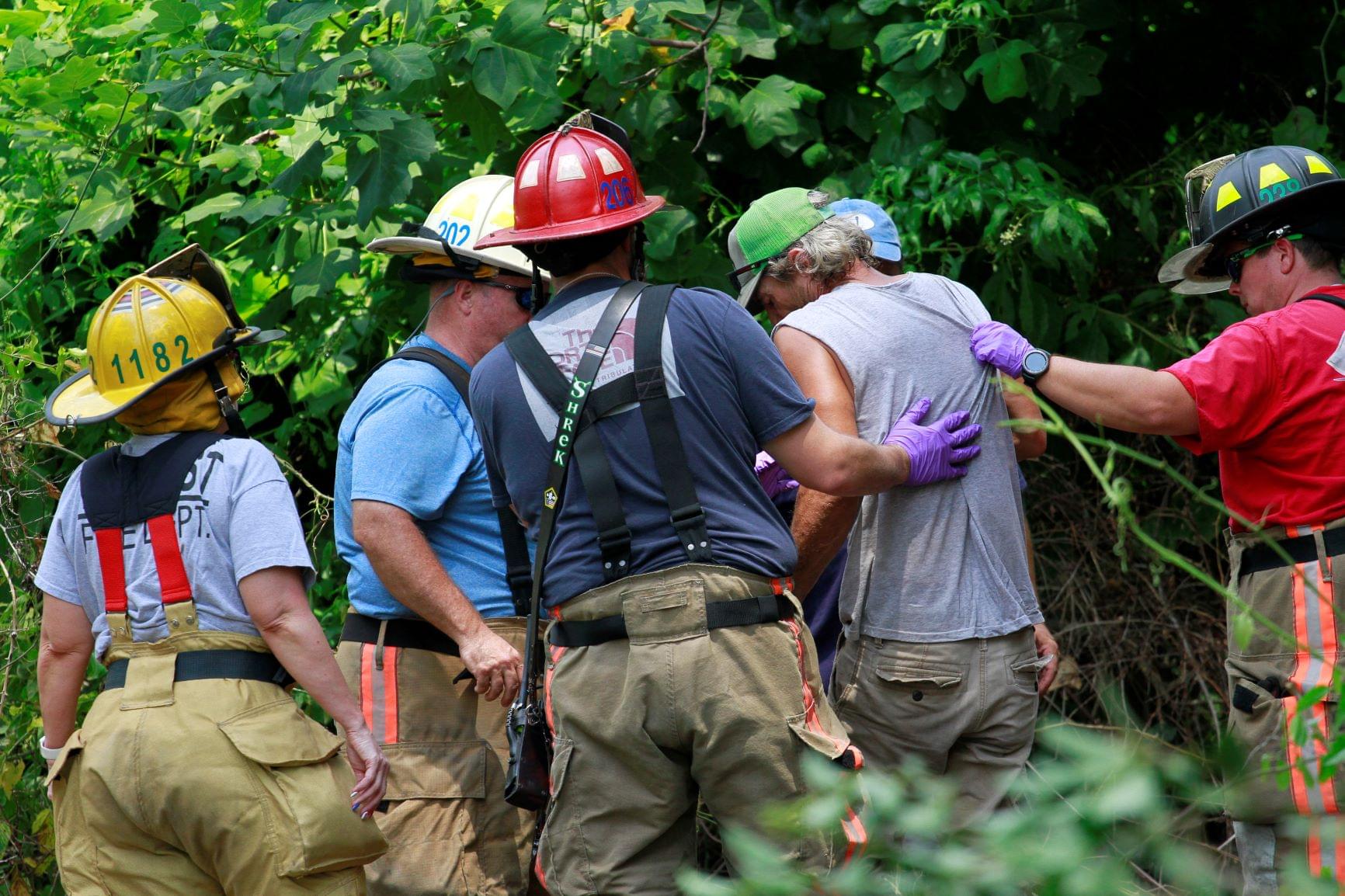 Crews Rescue Tree Trimmer (PHOTOS)